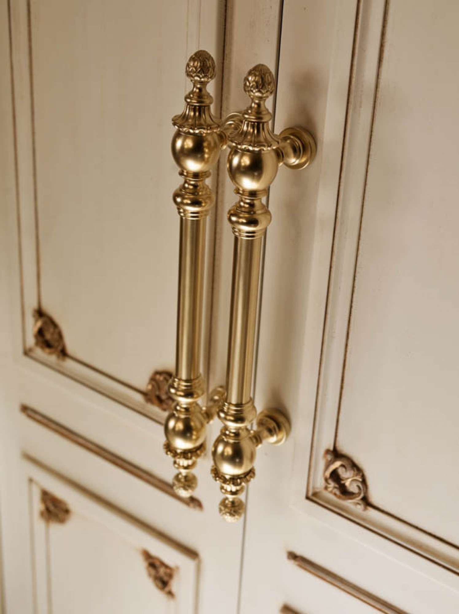 Mobili zona giorno classico di lusso per Villa a Mosca, design Martini Verona