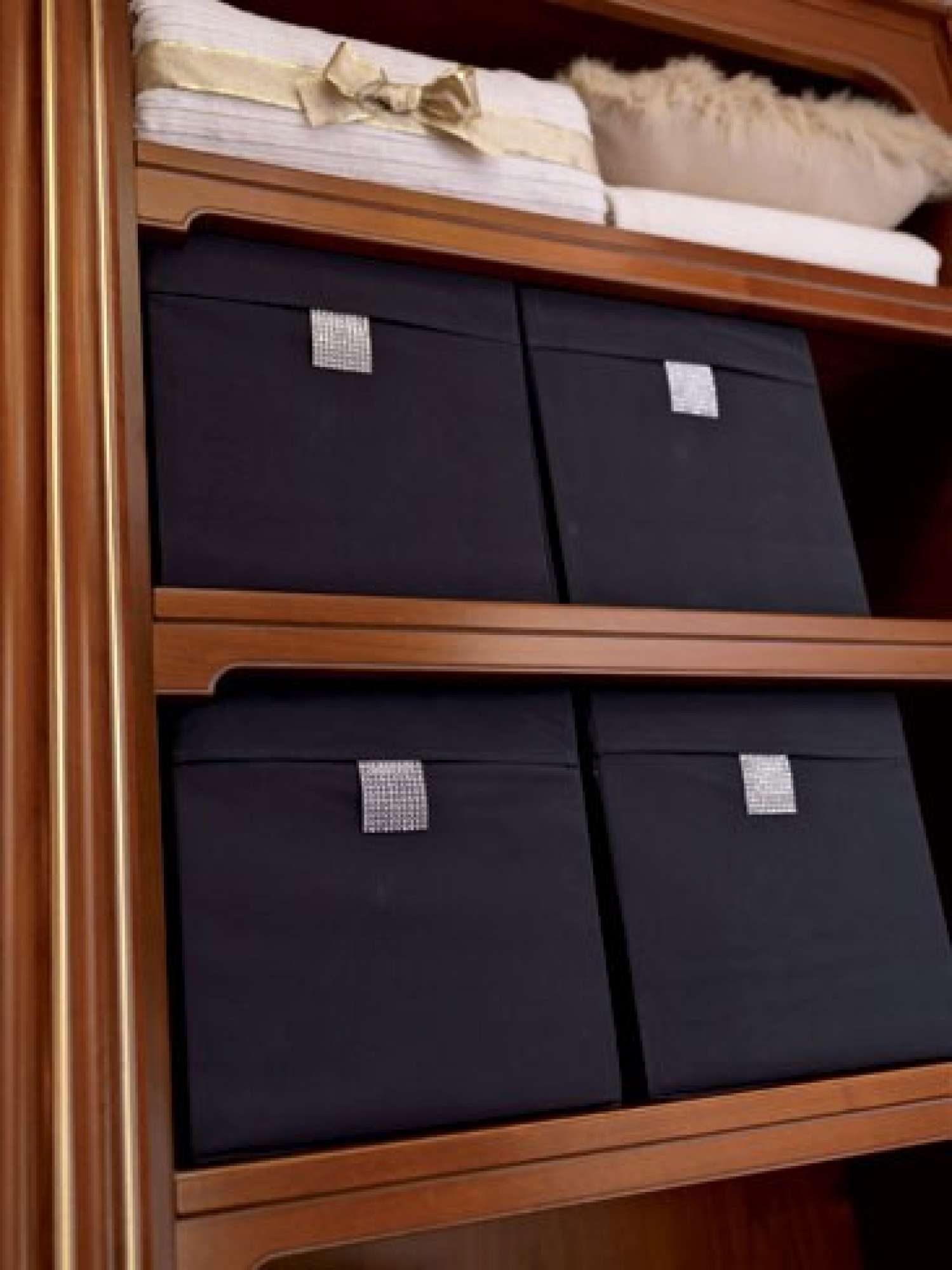 Cabina armadio su misura di lusso in ciliegio, dettaglio cassetti, design Martini Verona