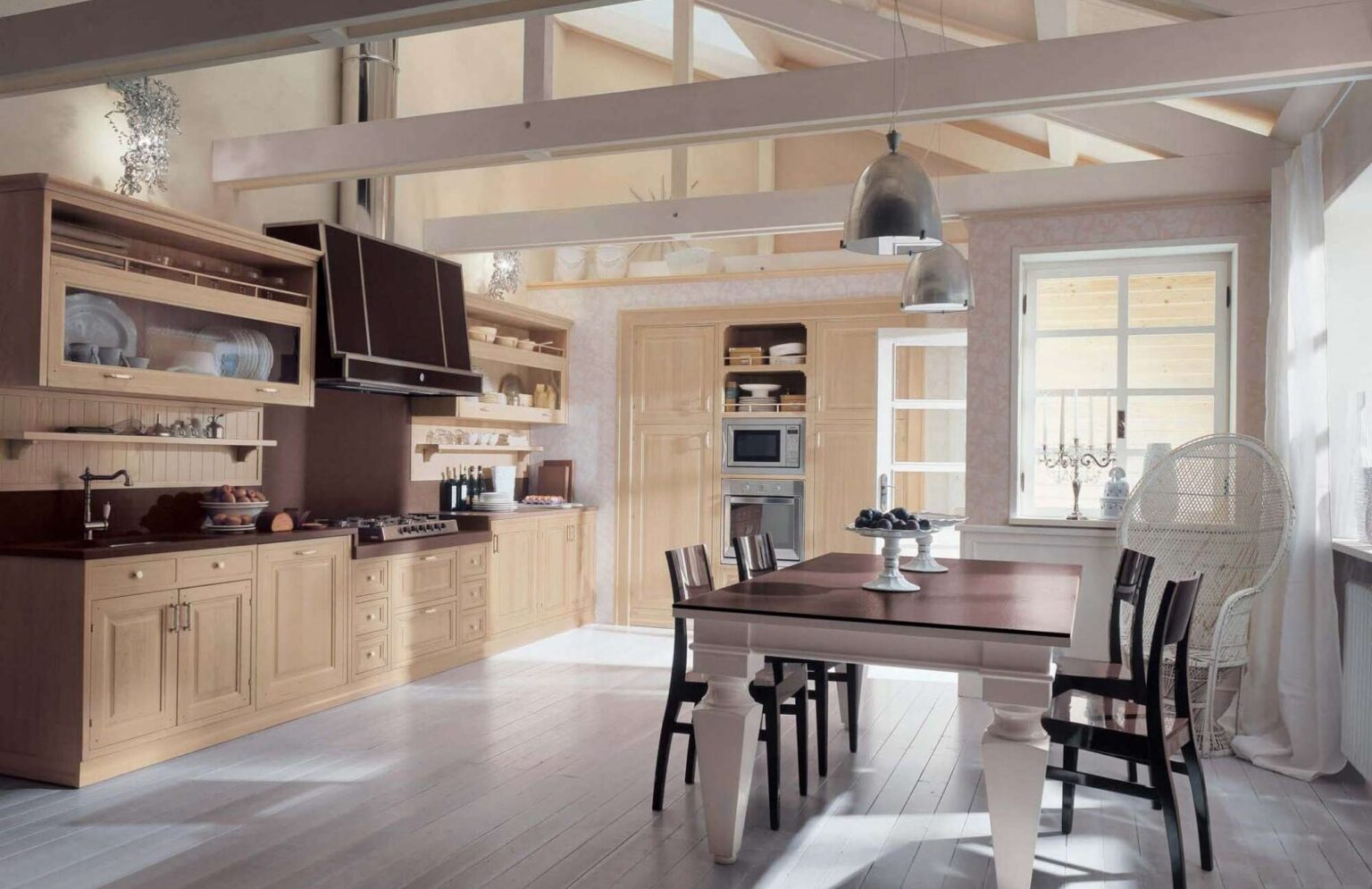 Cucina su misura in legno massiccio, design Martini Verona