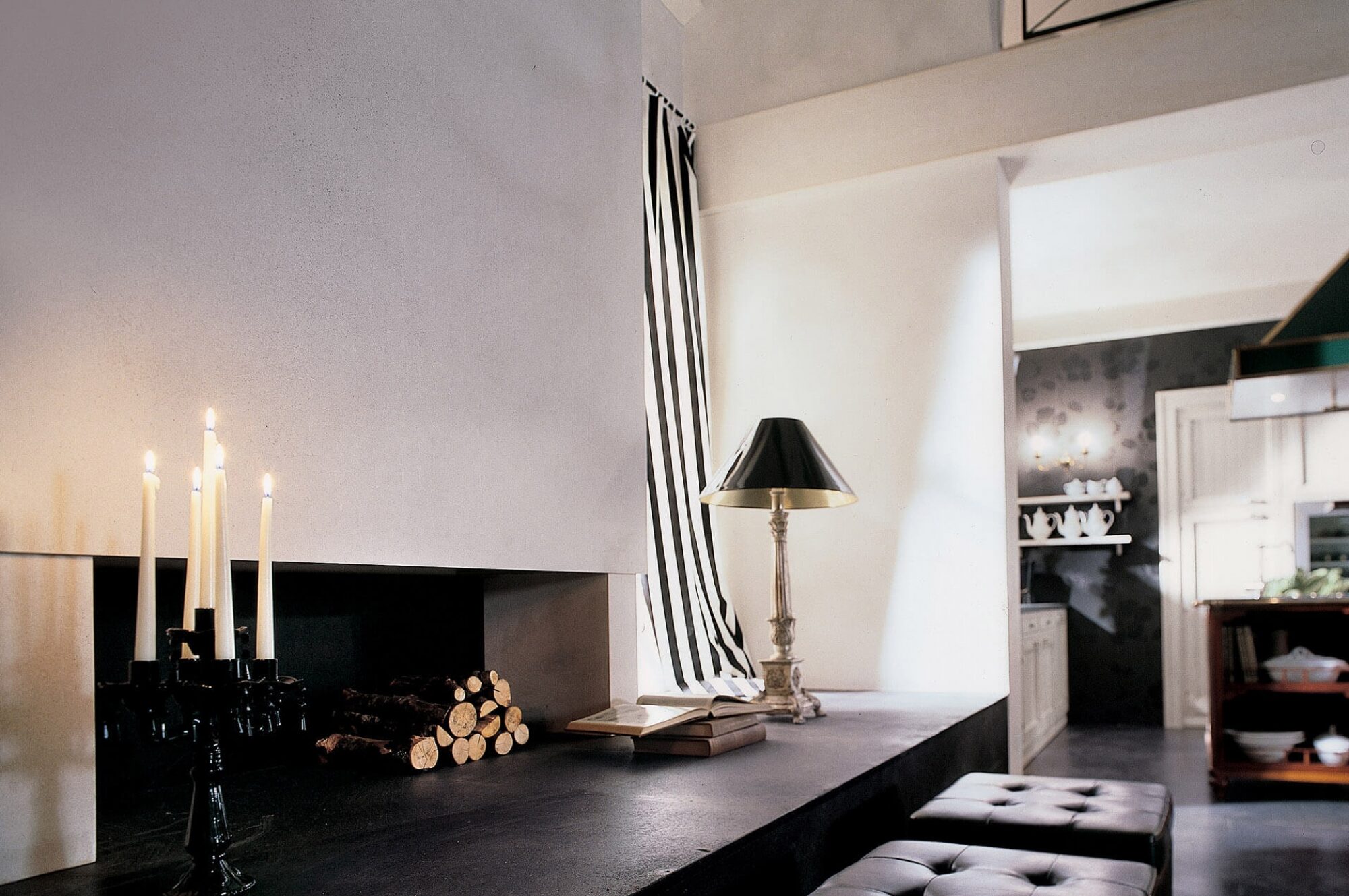 Cucina su misura in legno massiccio di castagno, design Martini Verona