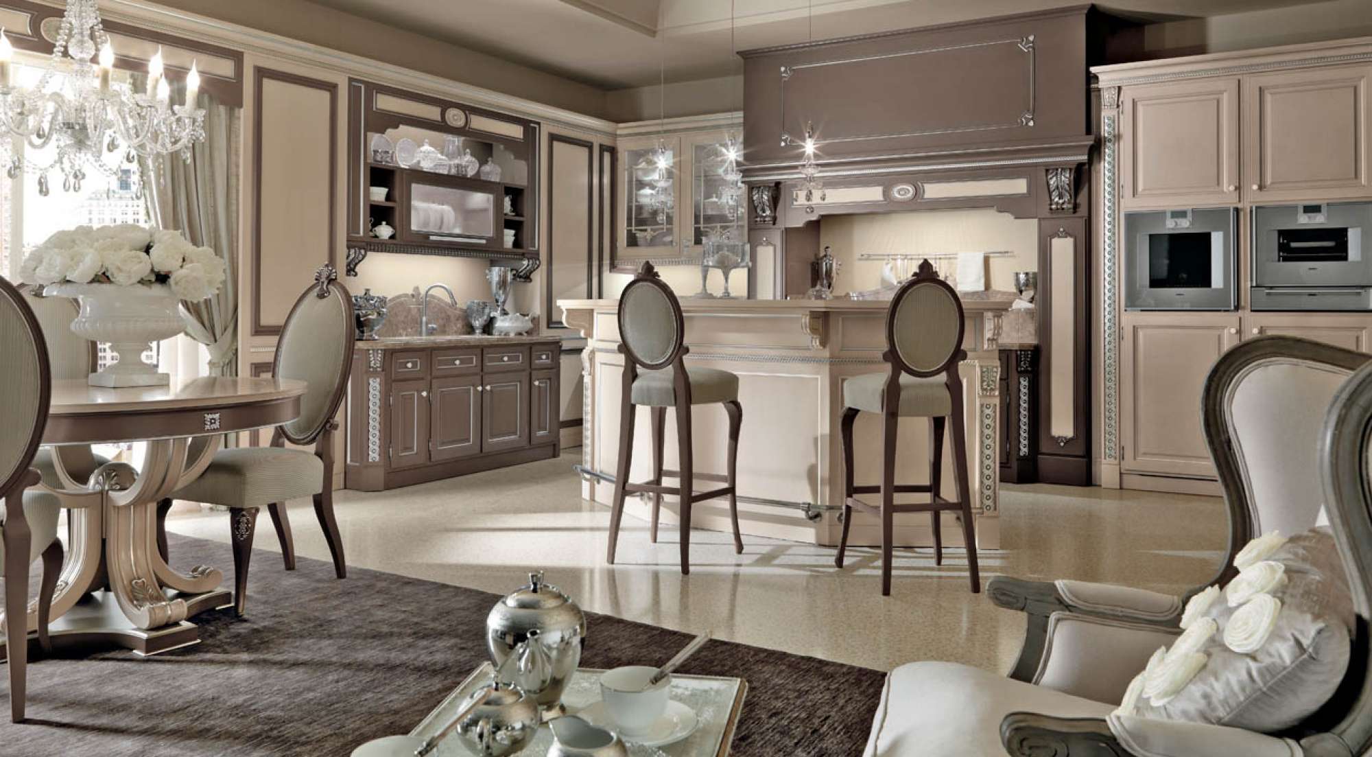 Cucina su misura laccata nocciola con decori in foglia argento, design Martini Verona