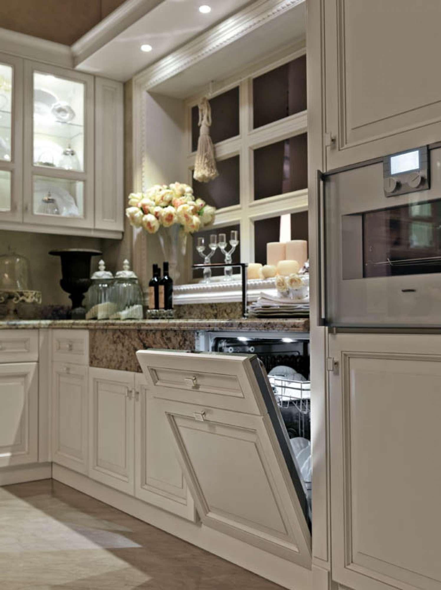 Cucina su misura laccata bianca, design Martini Verona