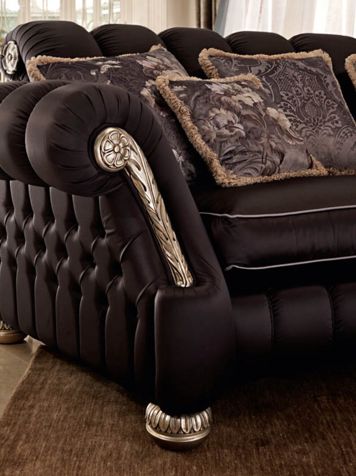 Mobili per zona giorno classico di lusso su misura, dettaglio divano, design Martini Verona