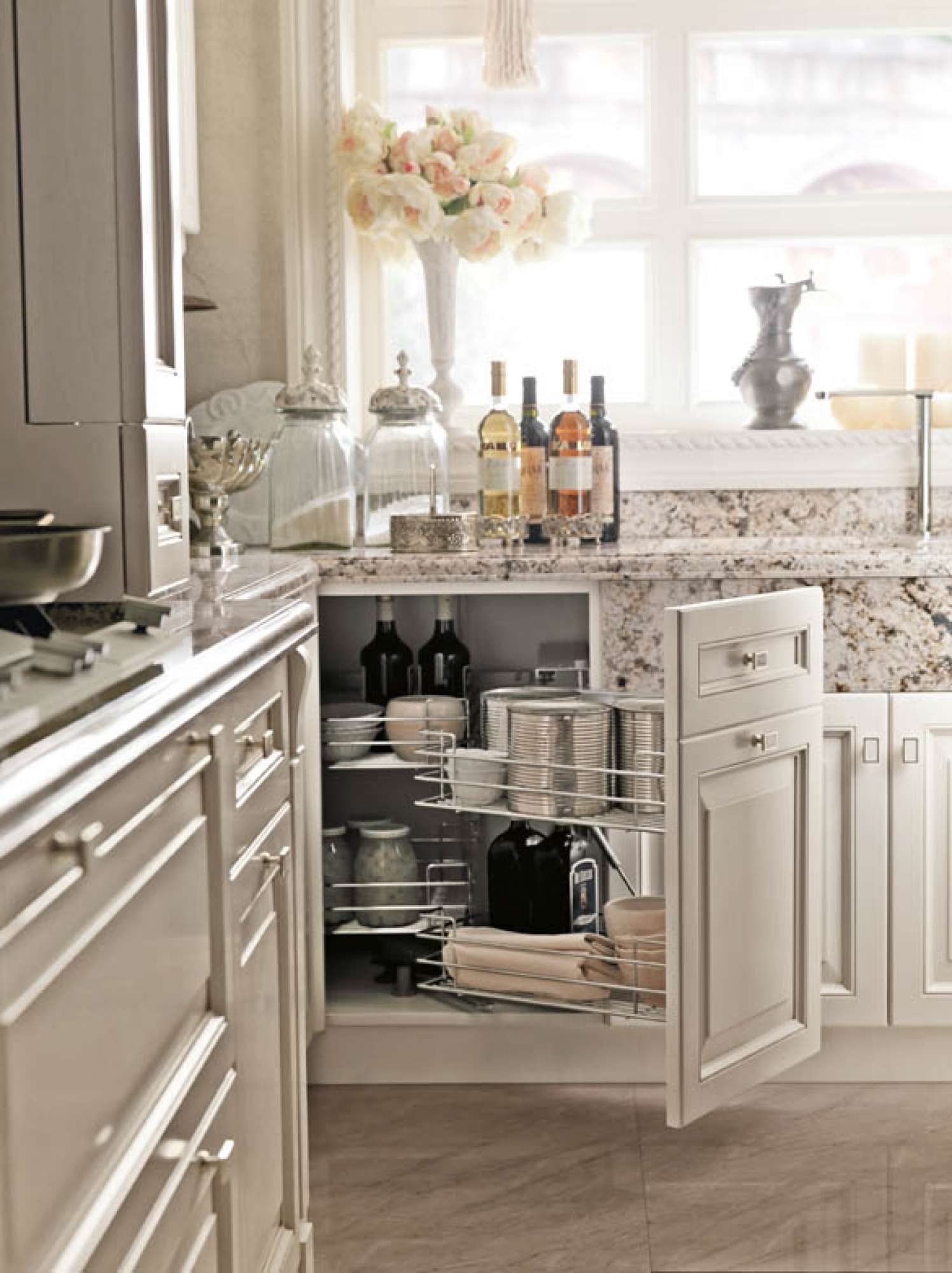 Cucina su misura laccata bianca, design Martini Verona