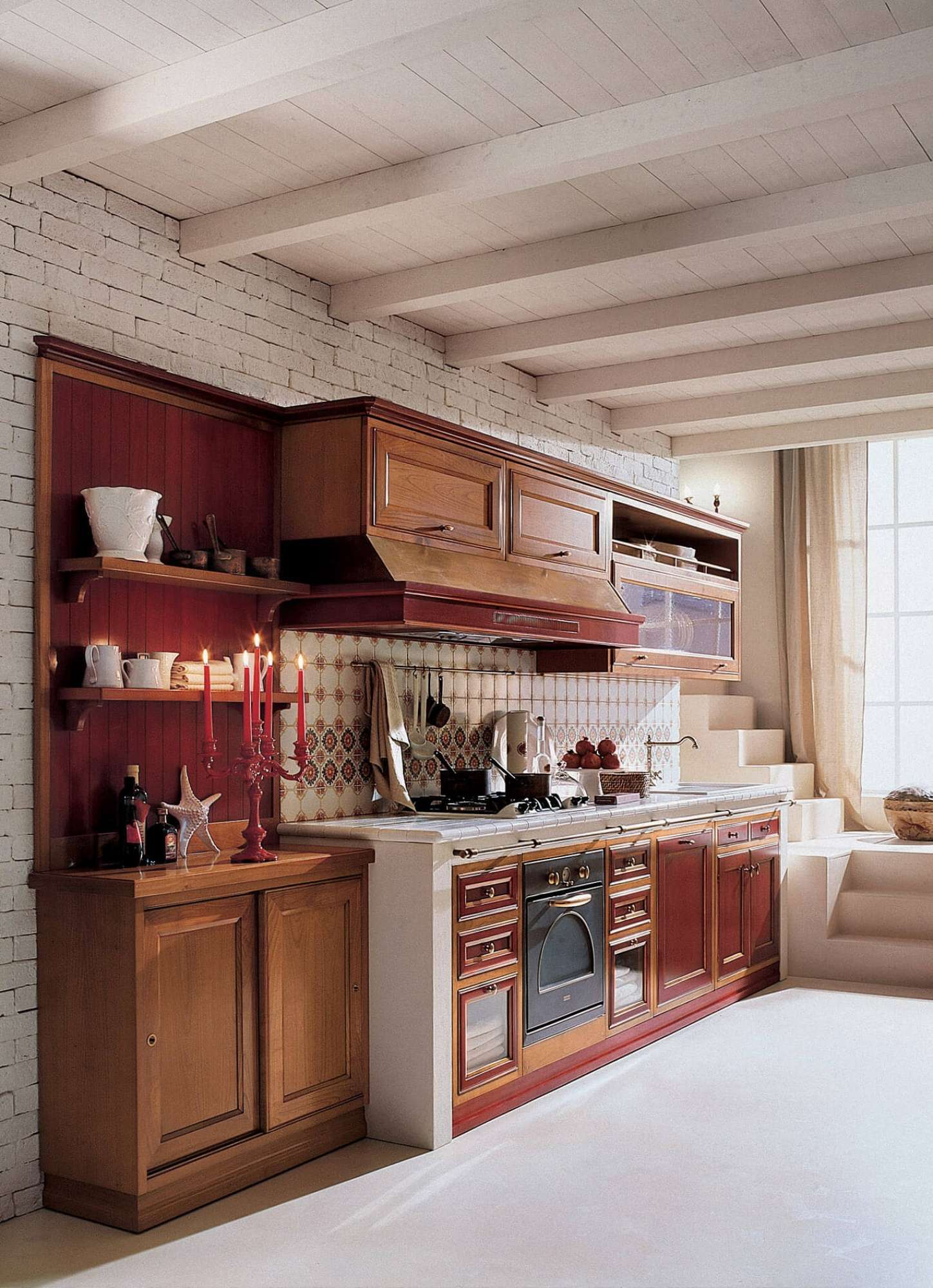 Cucina su misura in ciliegio con finiture di laccatura moka, design Martini Verona