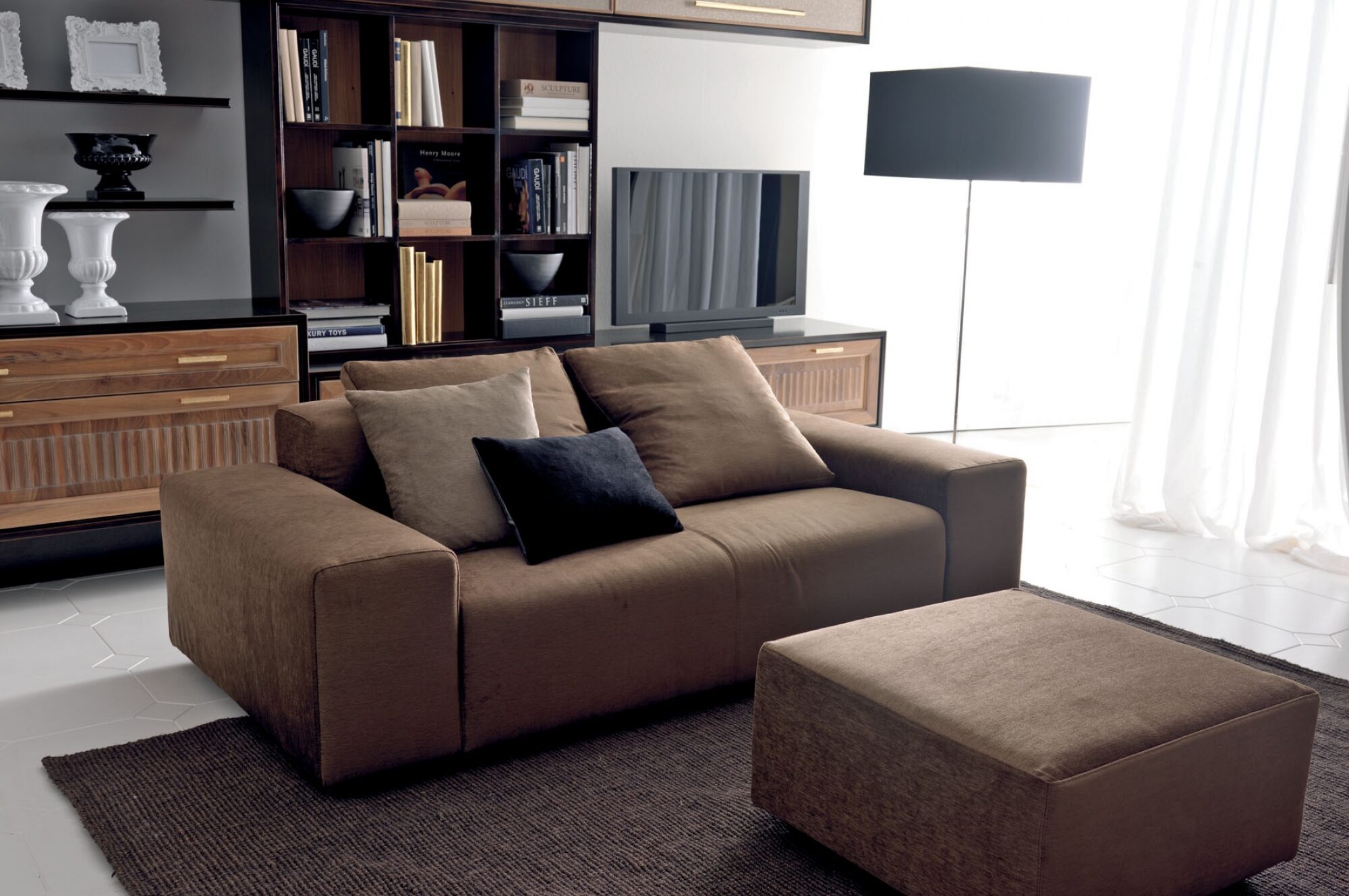 Mobili per zona giorno classico di lusso su misura, dettaglio divano, design Martini Verona