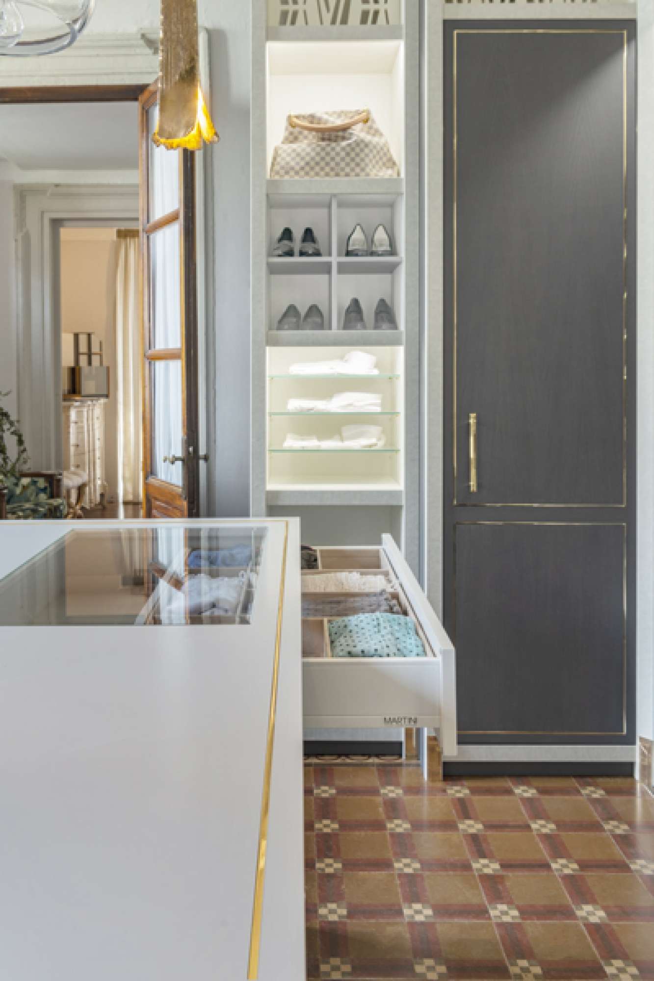 Cabina armadio su misura di lusso grigia, design Martini Verona