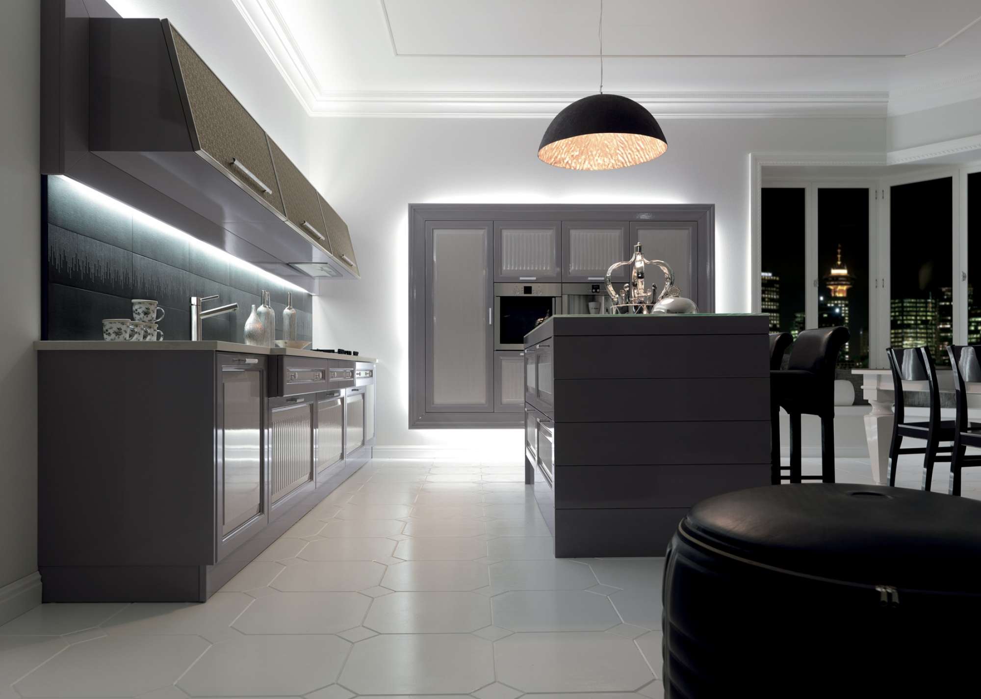 Cucina con isola su misura contemporanea grigia lucido con finiture in vetro, design Martini Verona