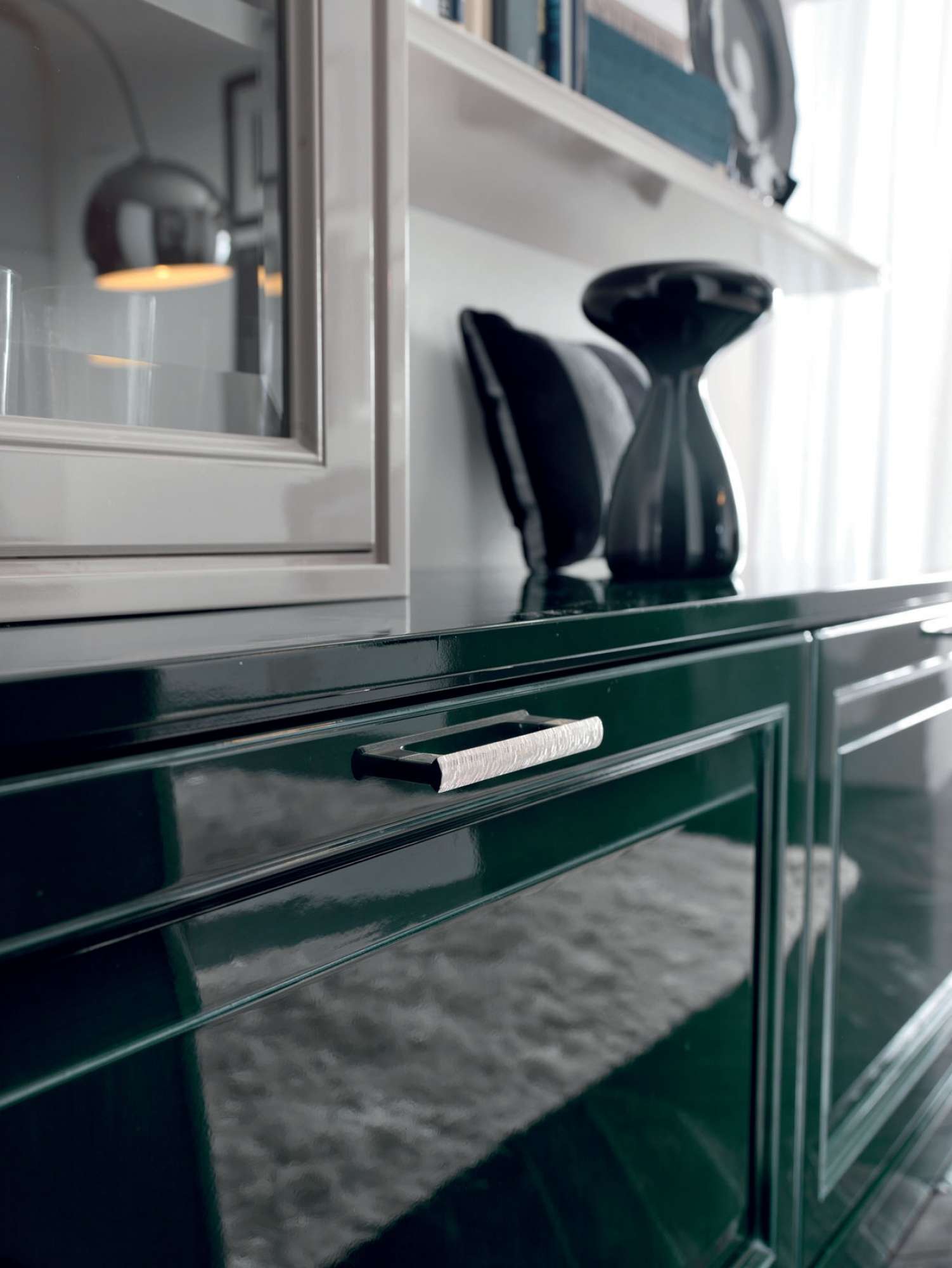 Mobili per zona giorno classico di lusso su misura, colore grigio e verde, design Martini Verona