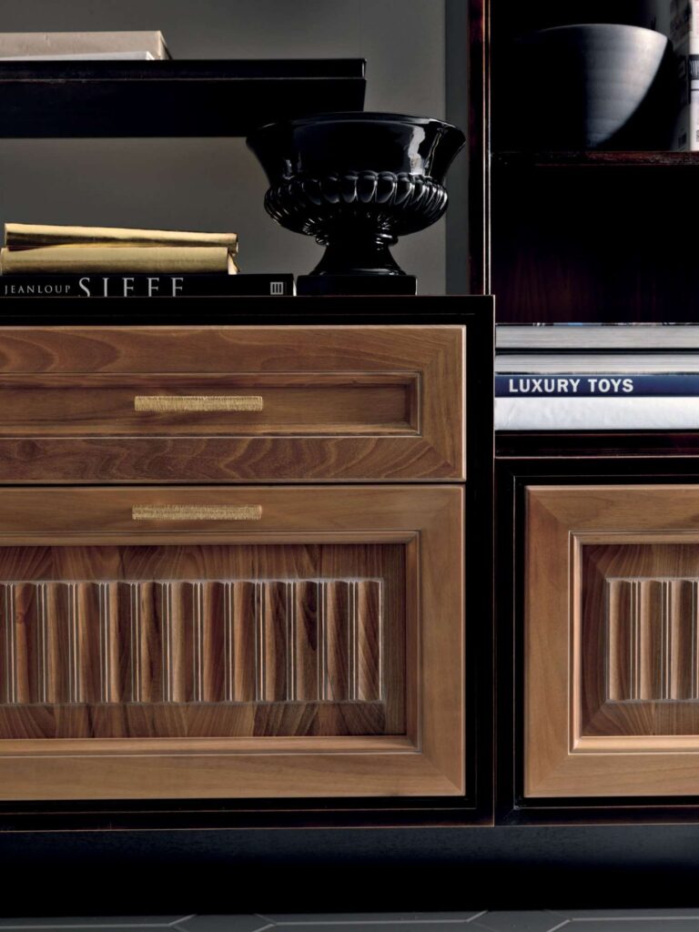 Mobili per zona giorno classico di lusso su misura, dettaglio libreria, design Martini Verona