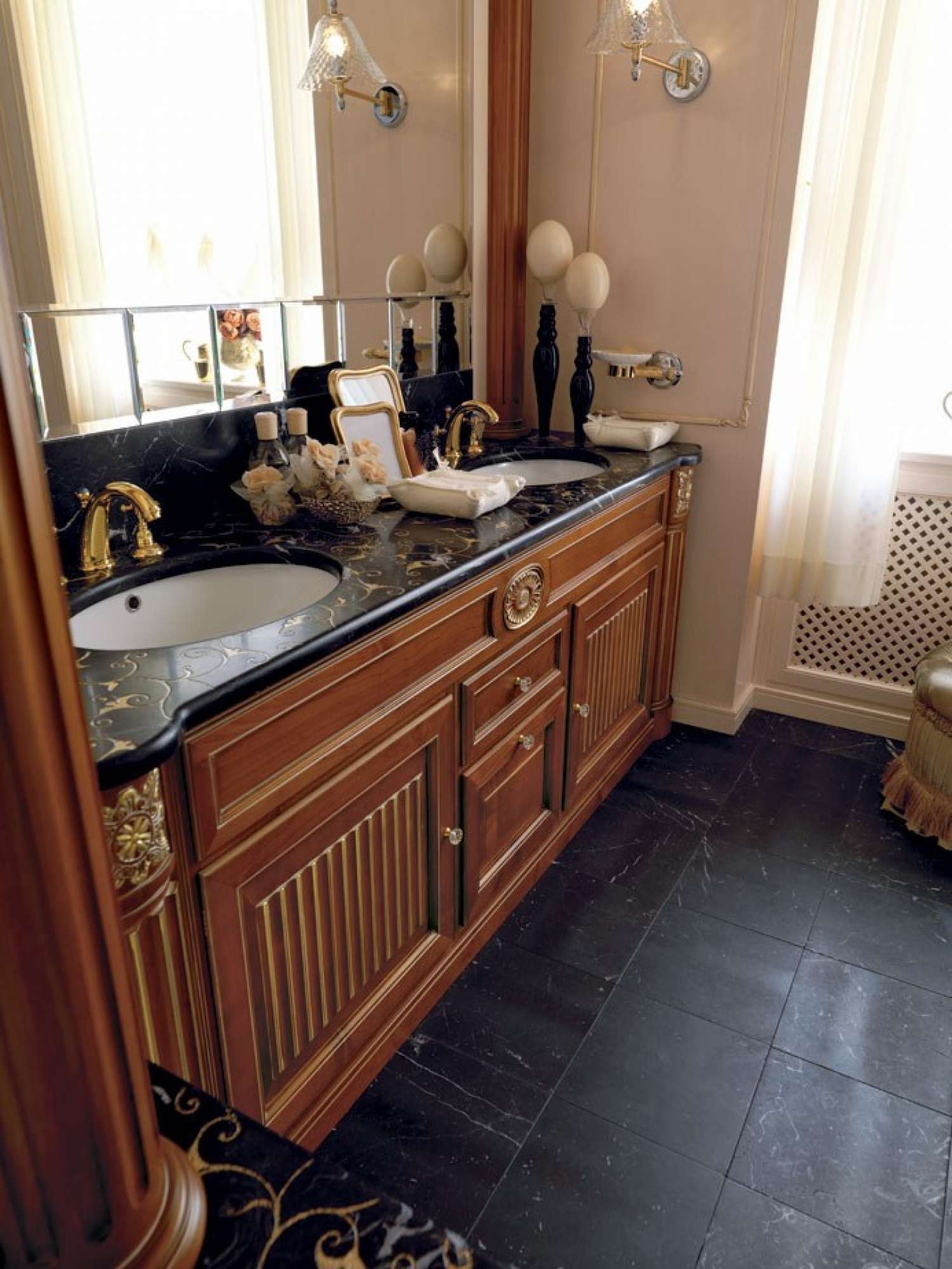 Mobili per bagno classico di lusso su misura, design Martini Verona