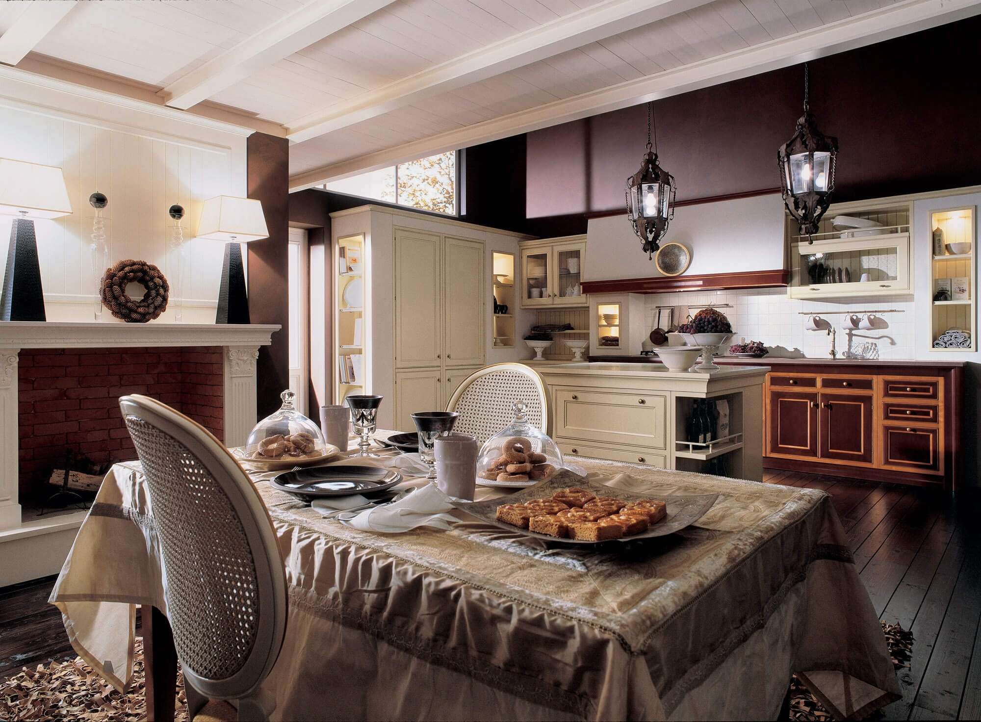 Cucina e sala da pranzo su misura in ciliegio con finiture di laccatura moka, design Martini Verona