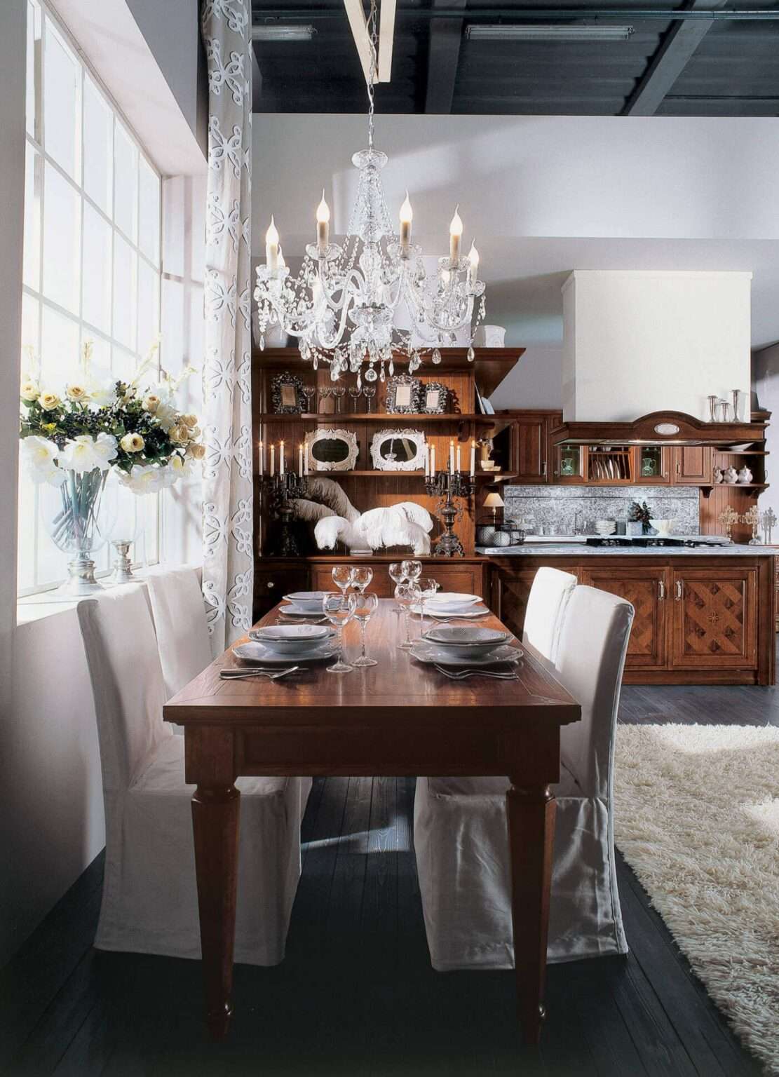 Cucina e sala da pranzo su misura di lusso in legno massiccio di noce, design Martini Verona