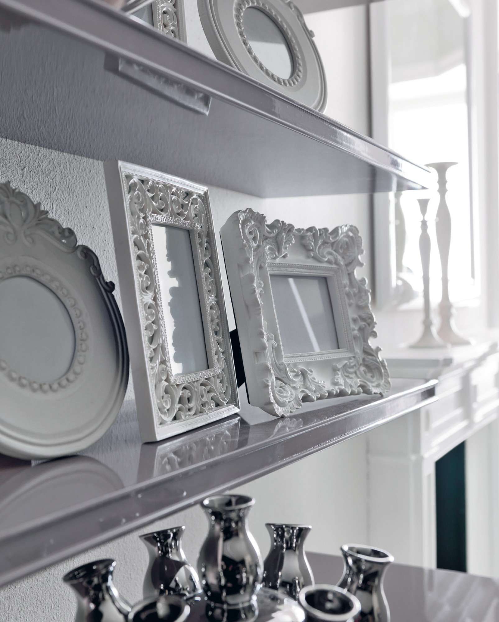 Mobili per zona giorno classico di lusso su misura, dettaglio scaffali, design Martini Verona