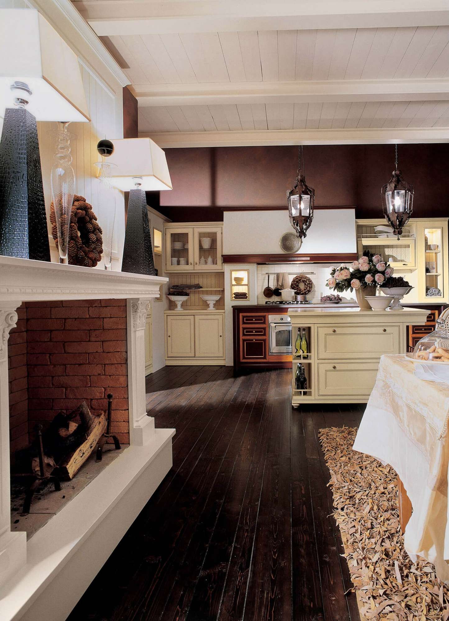 Cucina su misura in ciliegio con finiture di laccatura moka, design Martini Verona