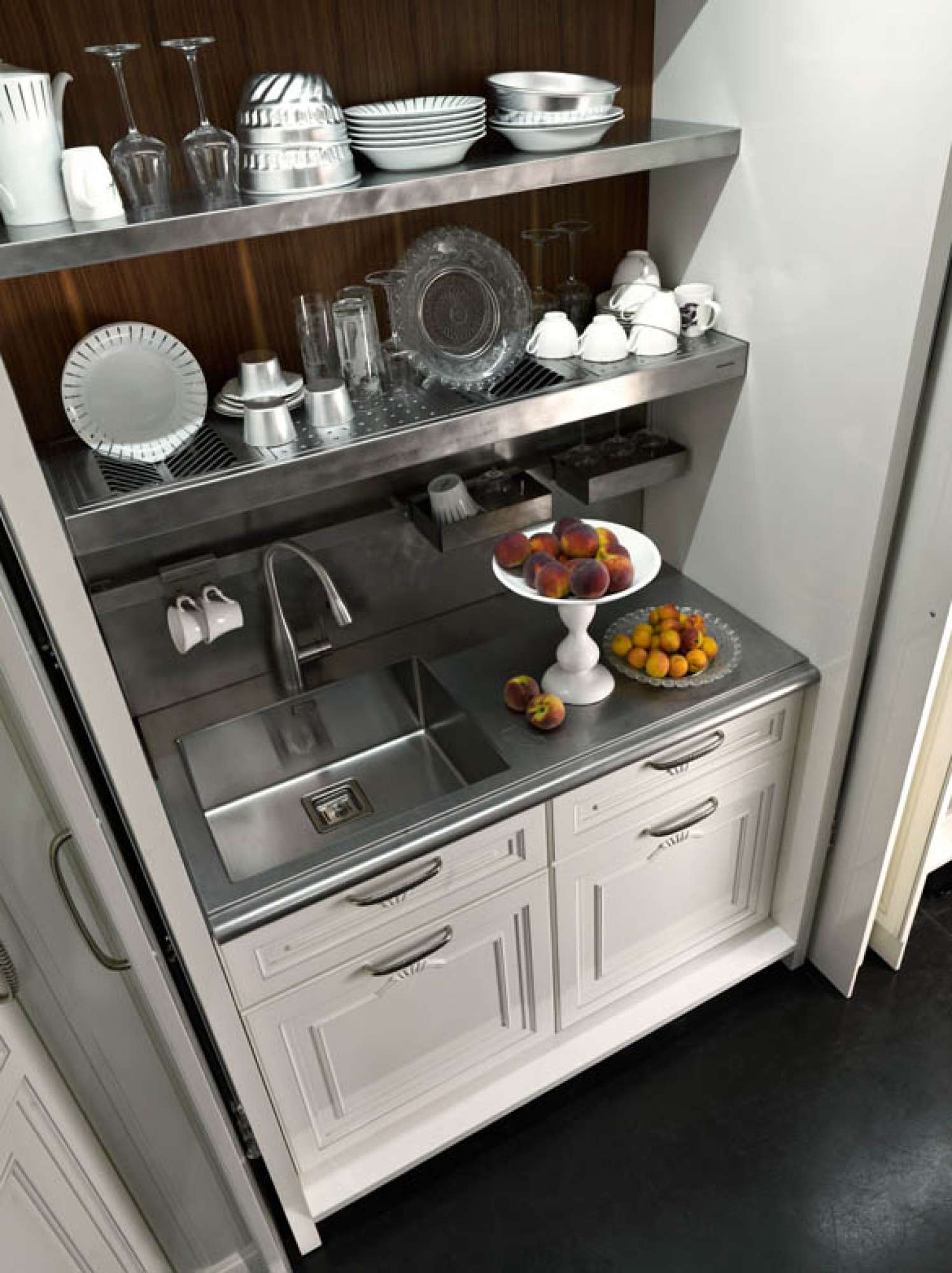 Cucina di lusso su misura laccata bianca, dettaglio lavello, design Martini Verona