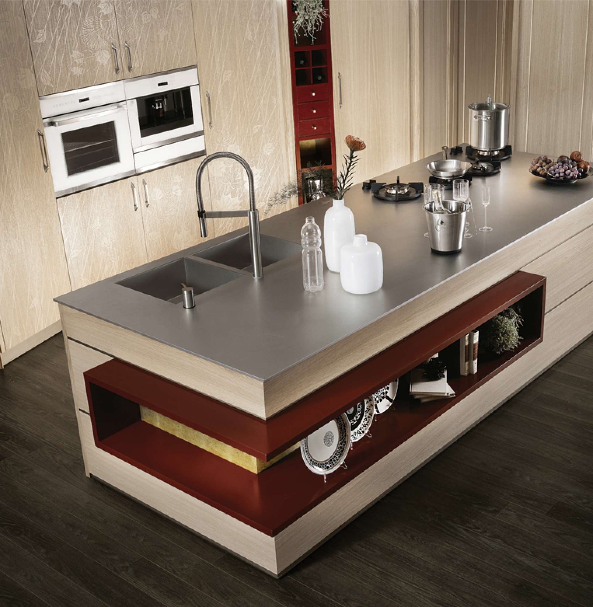 Cucina su misura in rovere con laccato rosso e top in acciaio, design Martini Verona