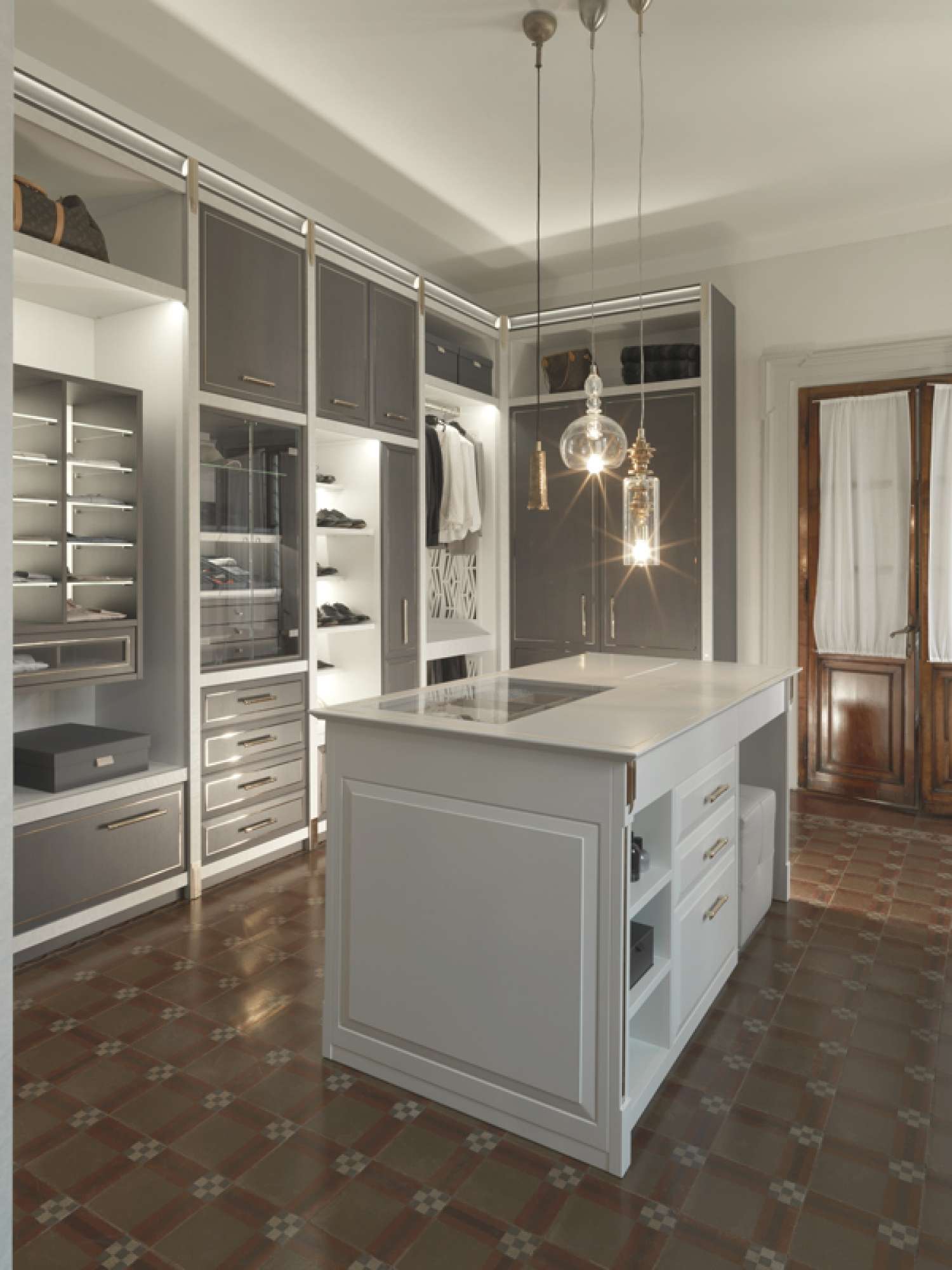 Cabina armadio su misura di lusso grigia, design Martini Verona