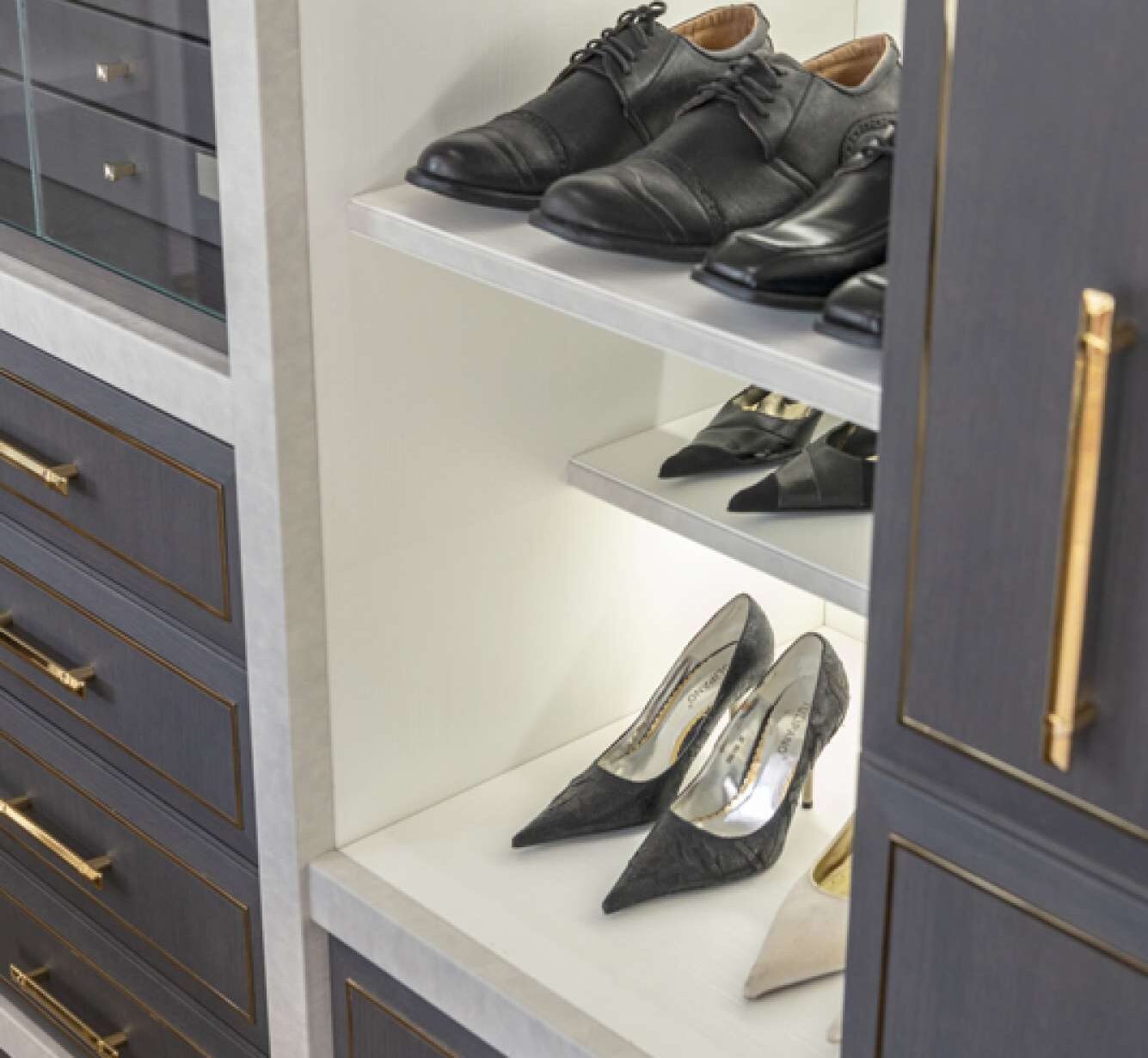 Cabina armadio su misura di lusso grigia, design Martini Verona