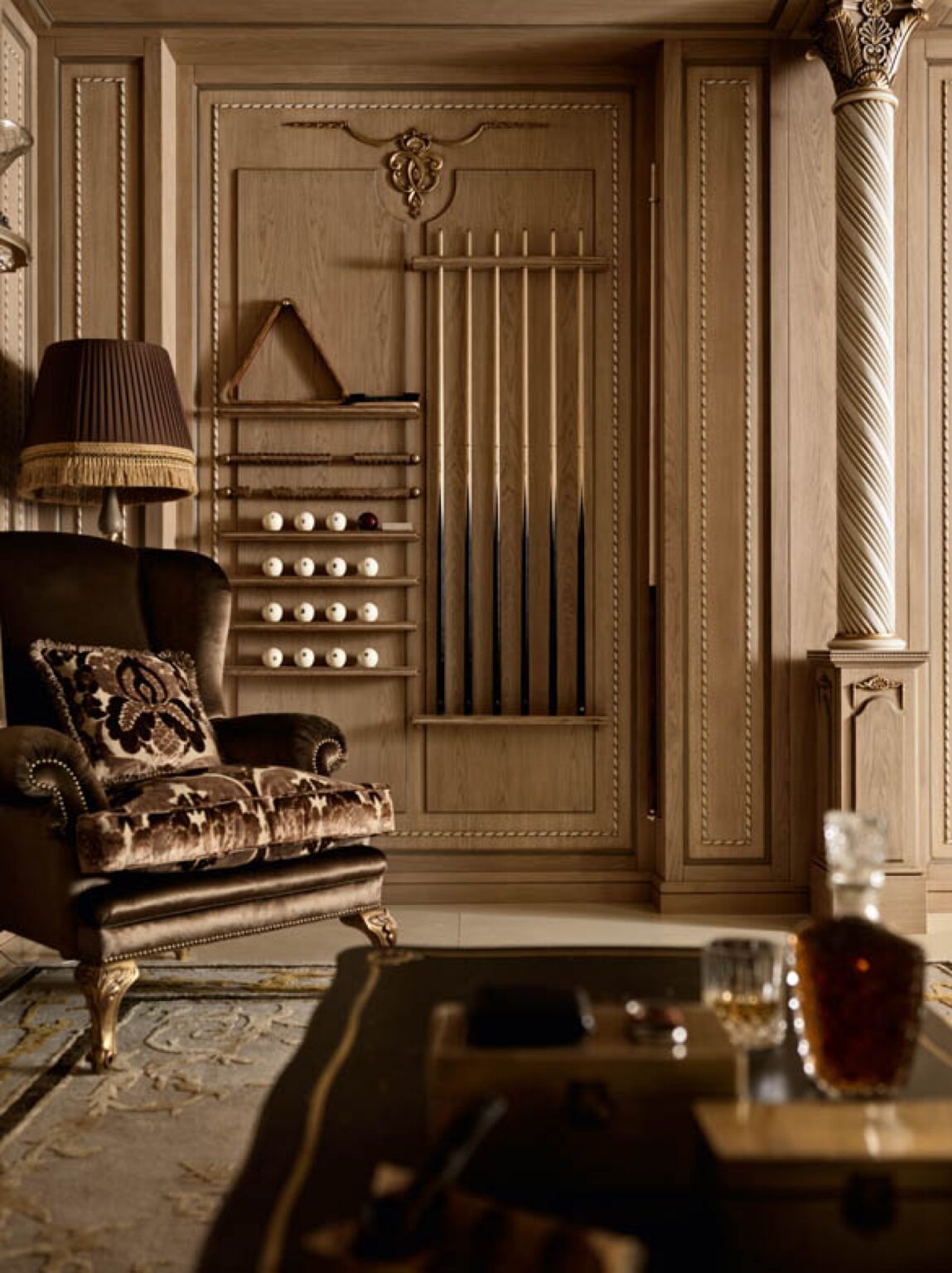 Mobili zona giorno classico di lusso per Villa a Montecarlo, design Martini Verona