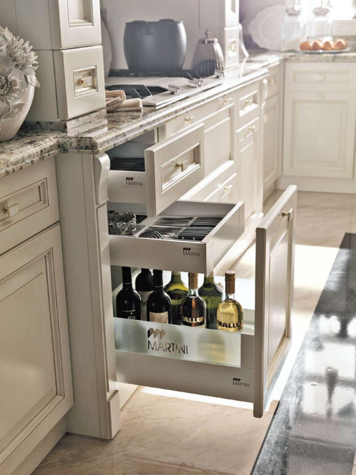 Cucina su misura laccata bianca, dettaglio cassetto, design Martini Verona