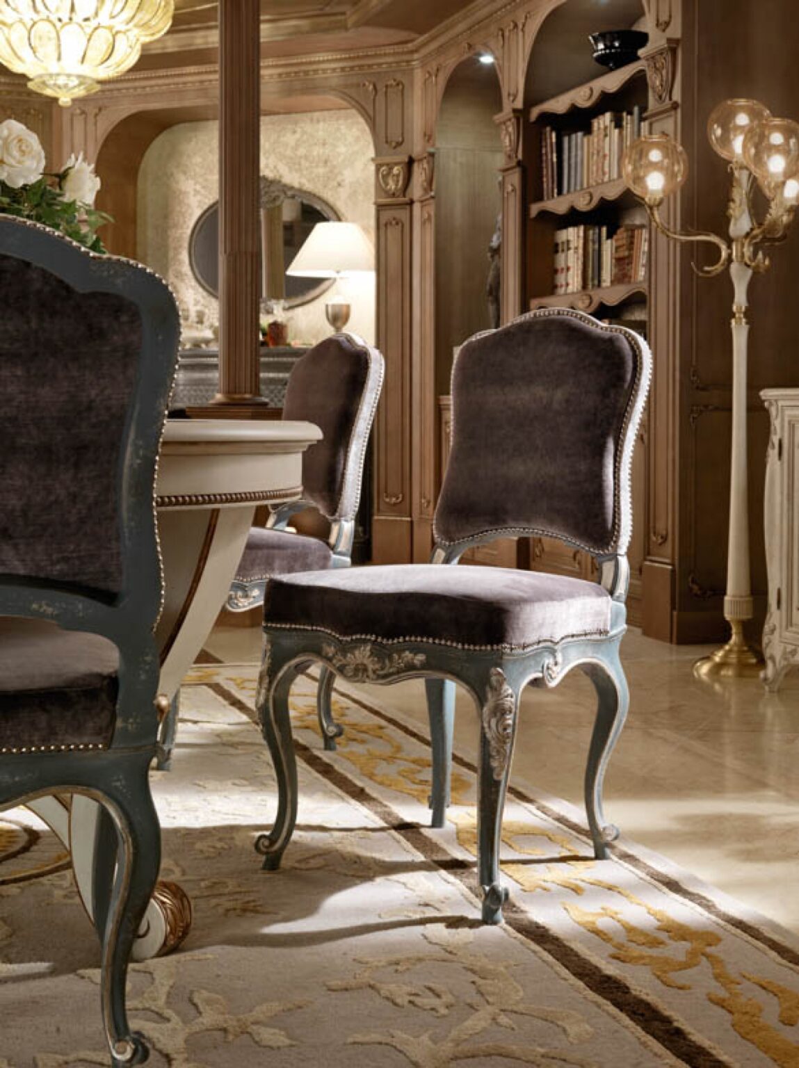 Mobili zona giorno classico di lusso per Villa a Mosca, design Martini Verona