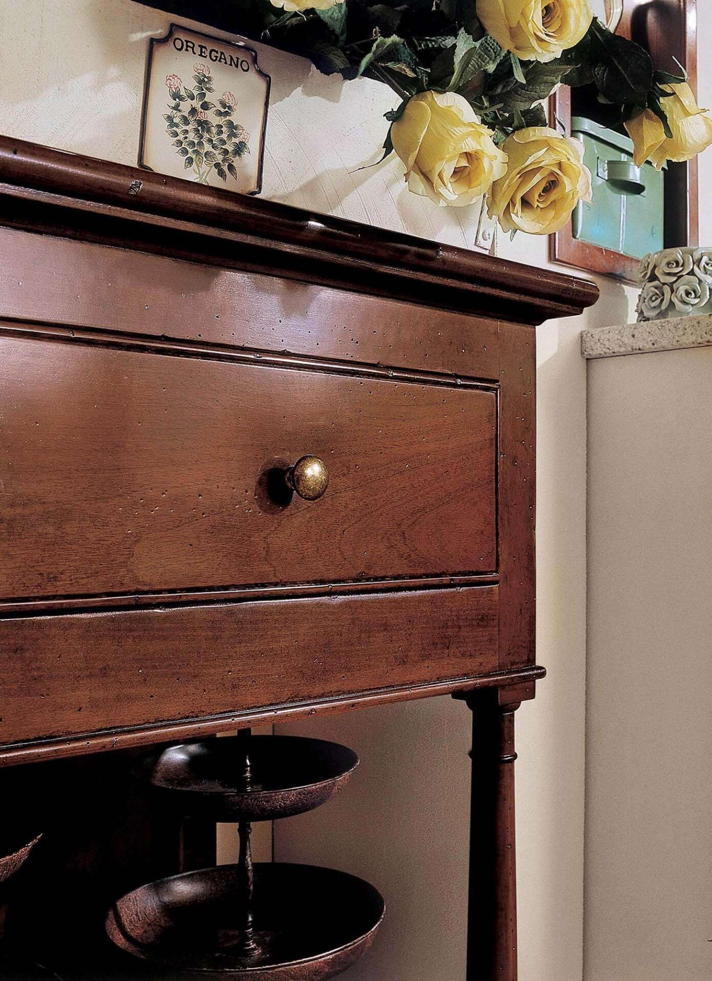 Cucina su misura in stile arte povera (rurale) in legno massiccio, dettaglio mobile, design Martini Verona