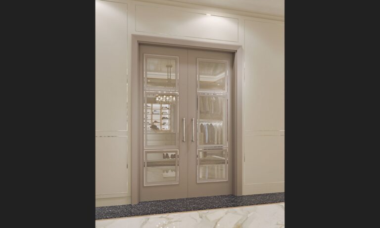 Cabina armadio su misura di lusso con finiture avorio perlato e rame, design Martini Verona