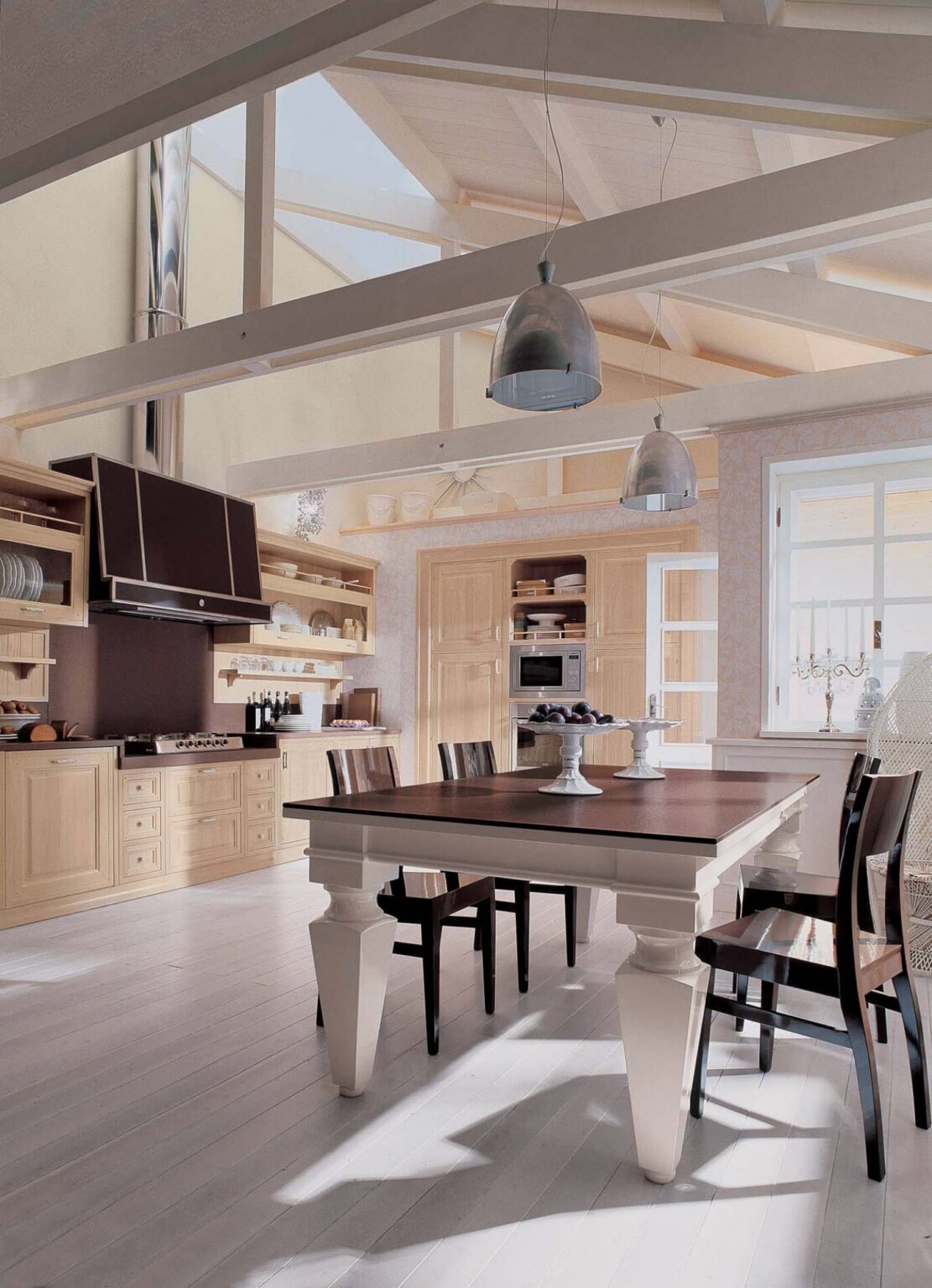 Cucina e sala da pranzo su misura in legno massiccio, design Martini Verona