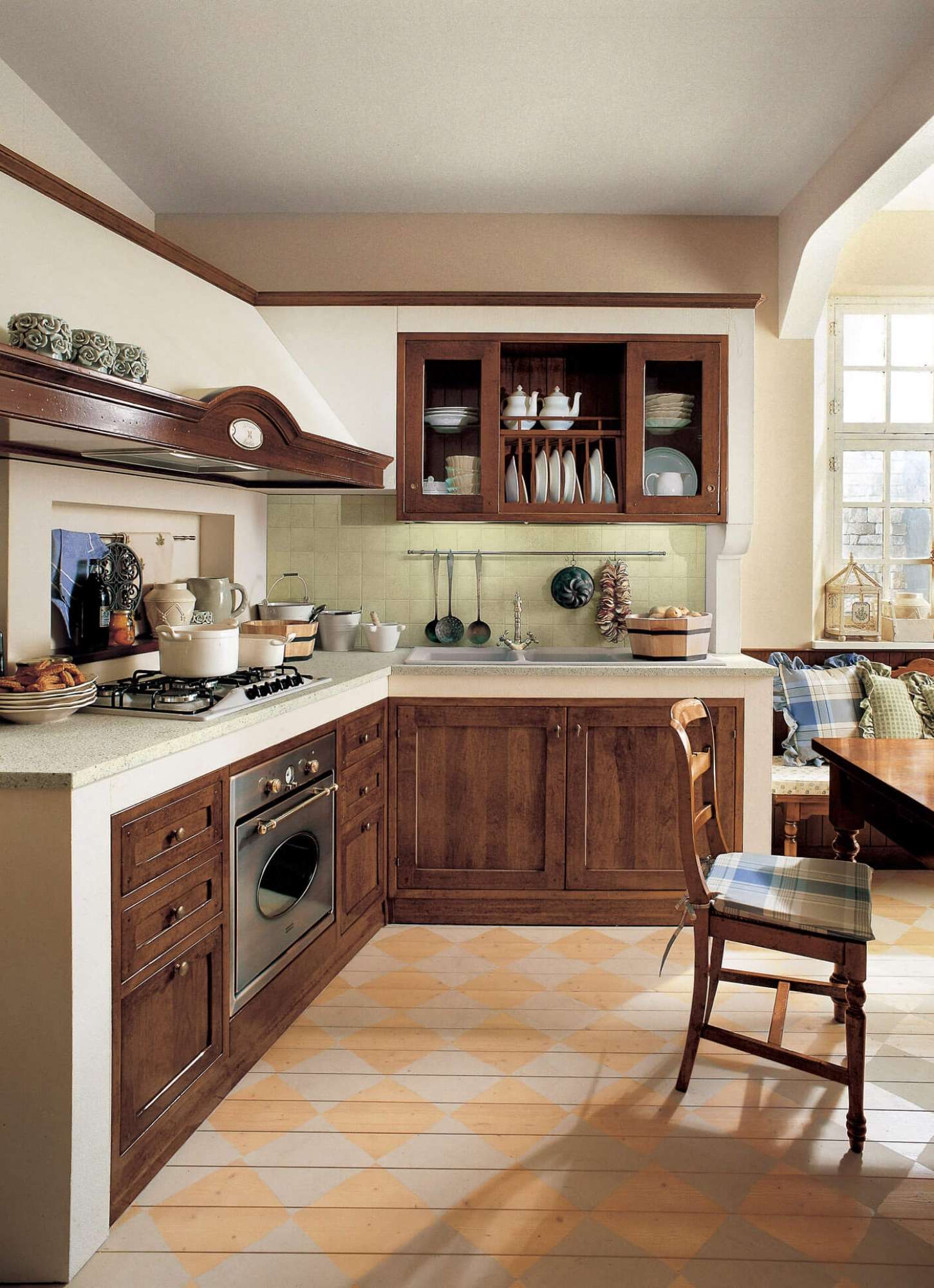 Cucina su misura in stile arte povera (rurale) in legno massiccio, design Martini Verona