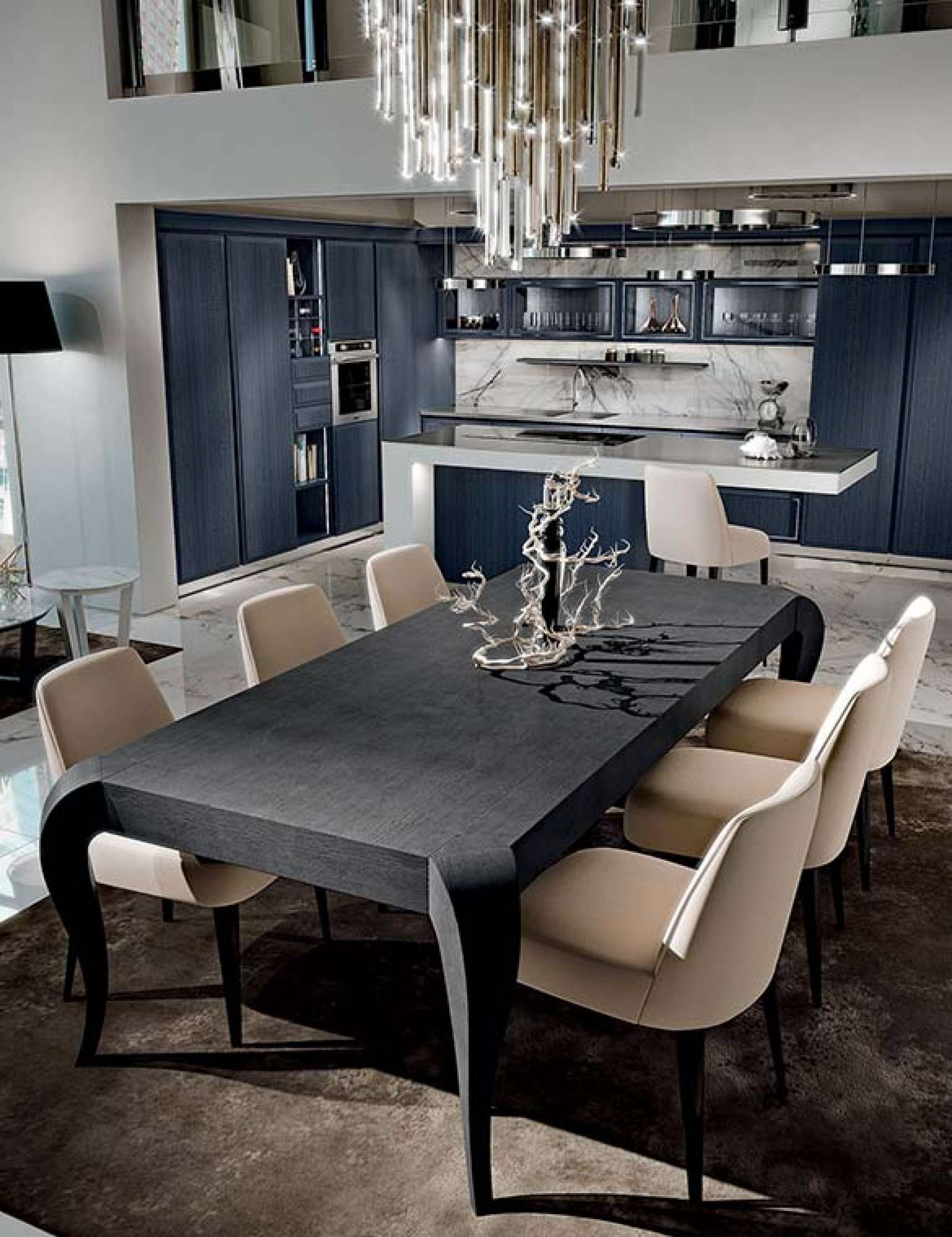 Cucina su misura blu e dettagli in metallo satinato, dettaglio sala da pranzo, design Martini Verona