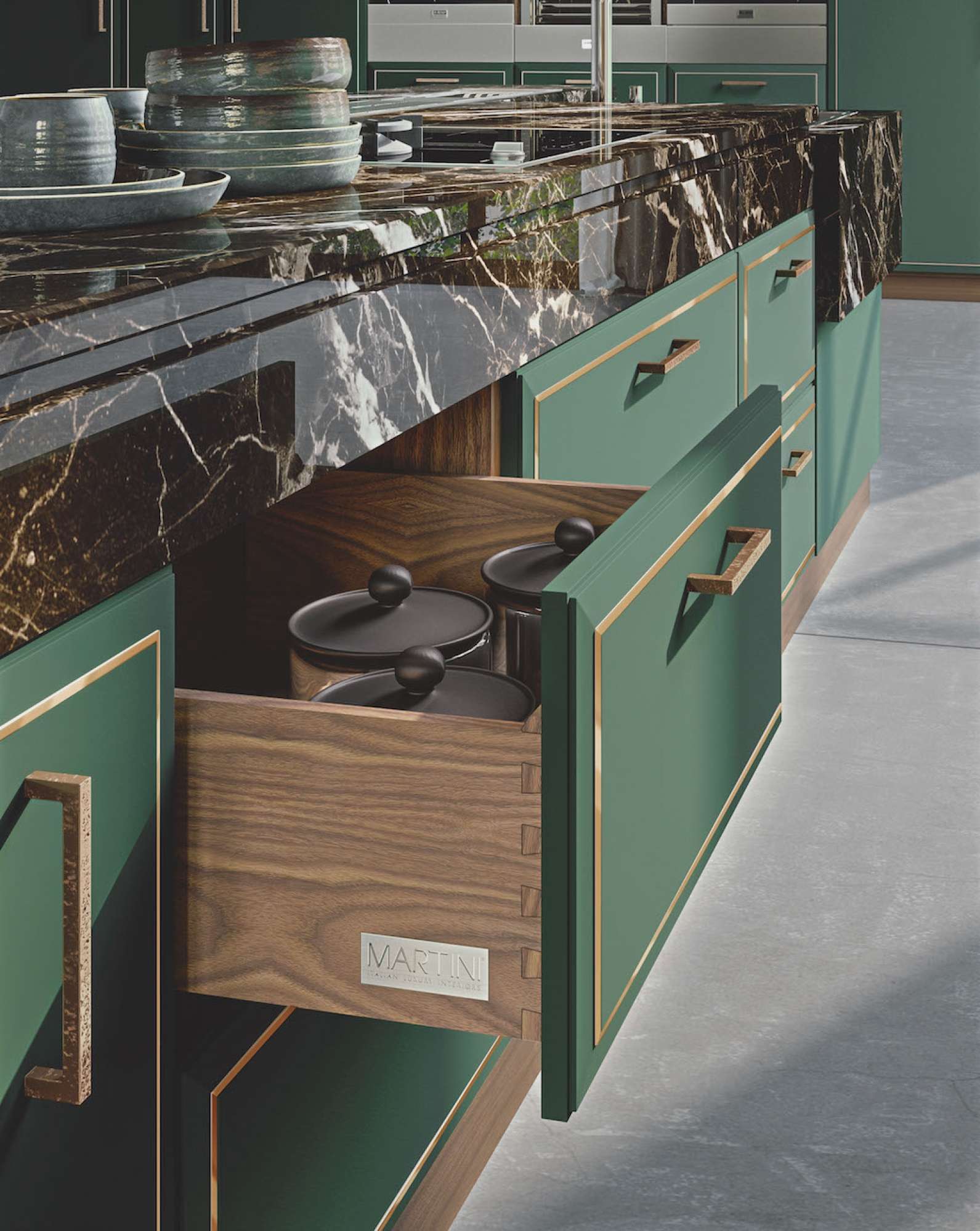 Cucina su misura moderna di lusso con finiture verde giada matte e rame, design Martini Verona