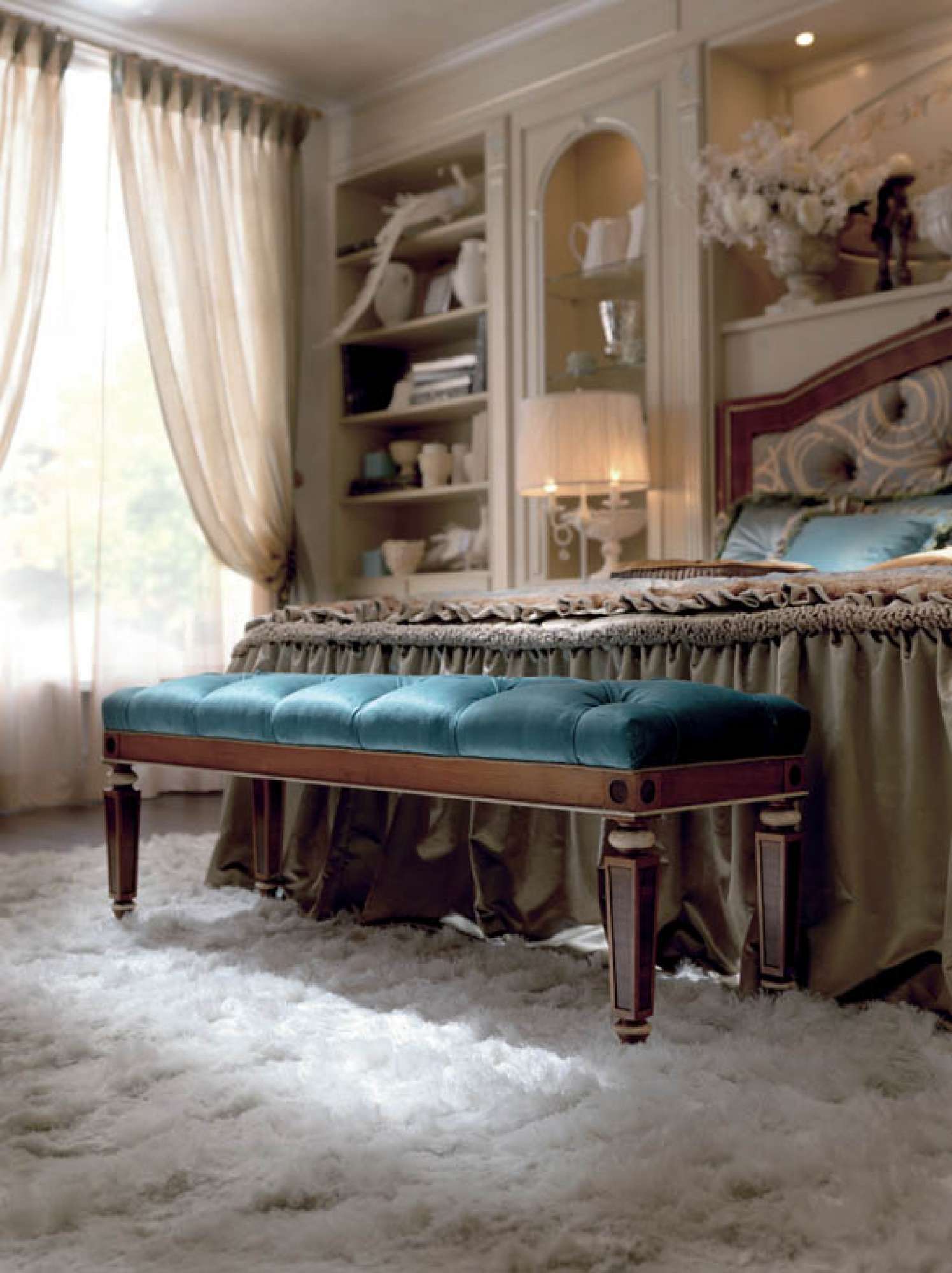 Camera da letto su misura di lusso classica con intagli a mano, design Martini Verona