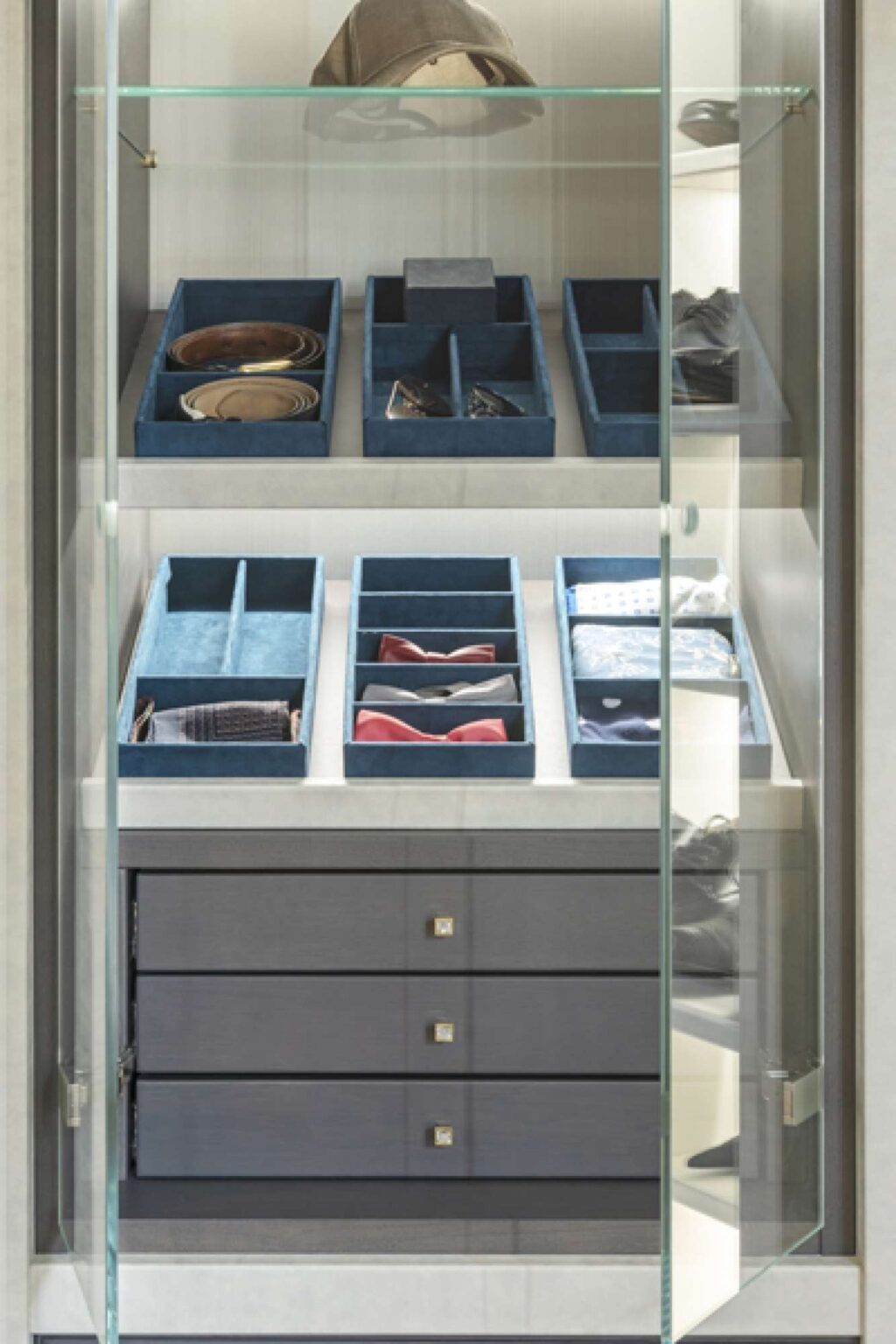 Cabina armadio su misura di lusso grigia, design Martini Verona