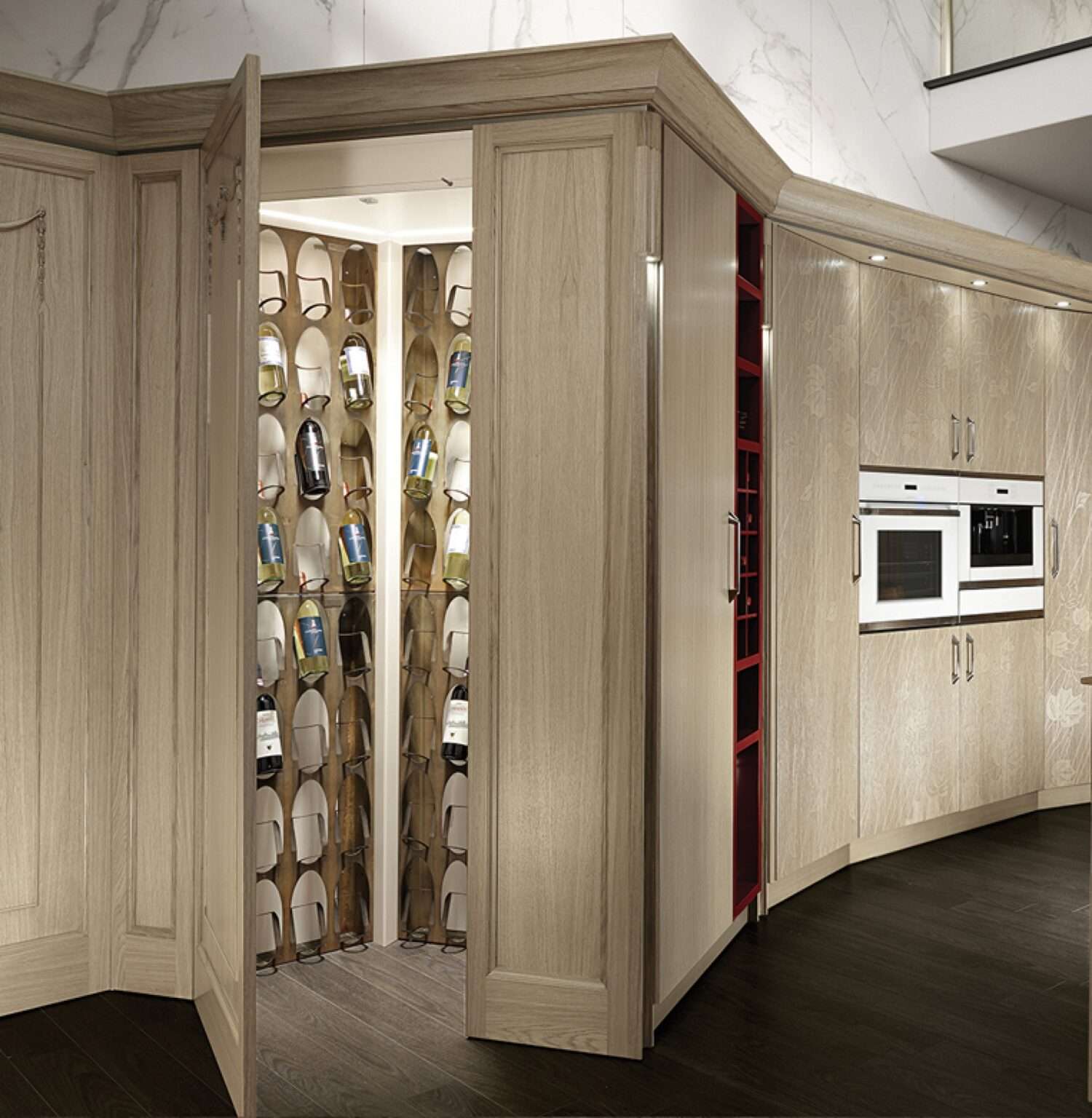 Cucina su misura in rovere con laccato rosso e top in acciaio, design Martini Verona