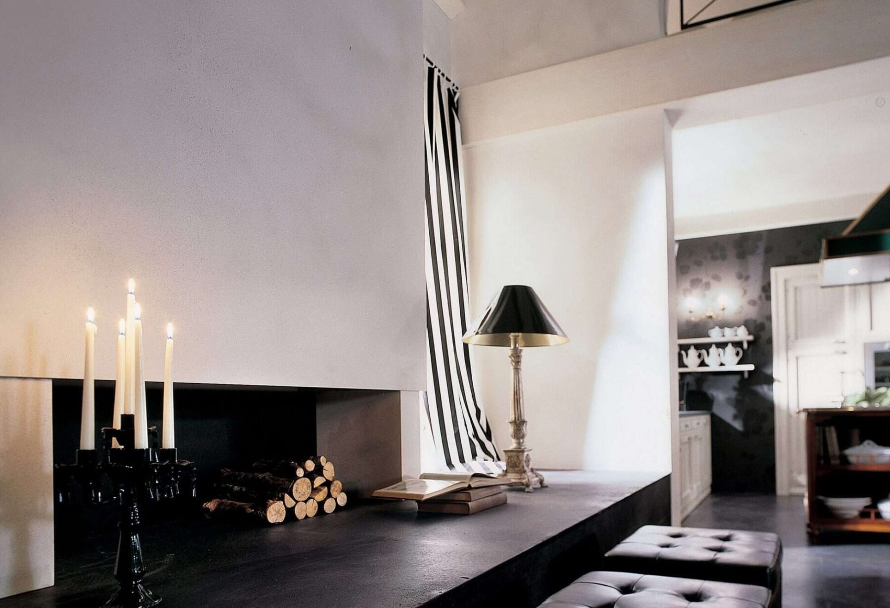 Cucina su misura in ciliegio con finiture di laccatura moka, design Martini Verona