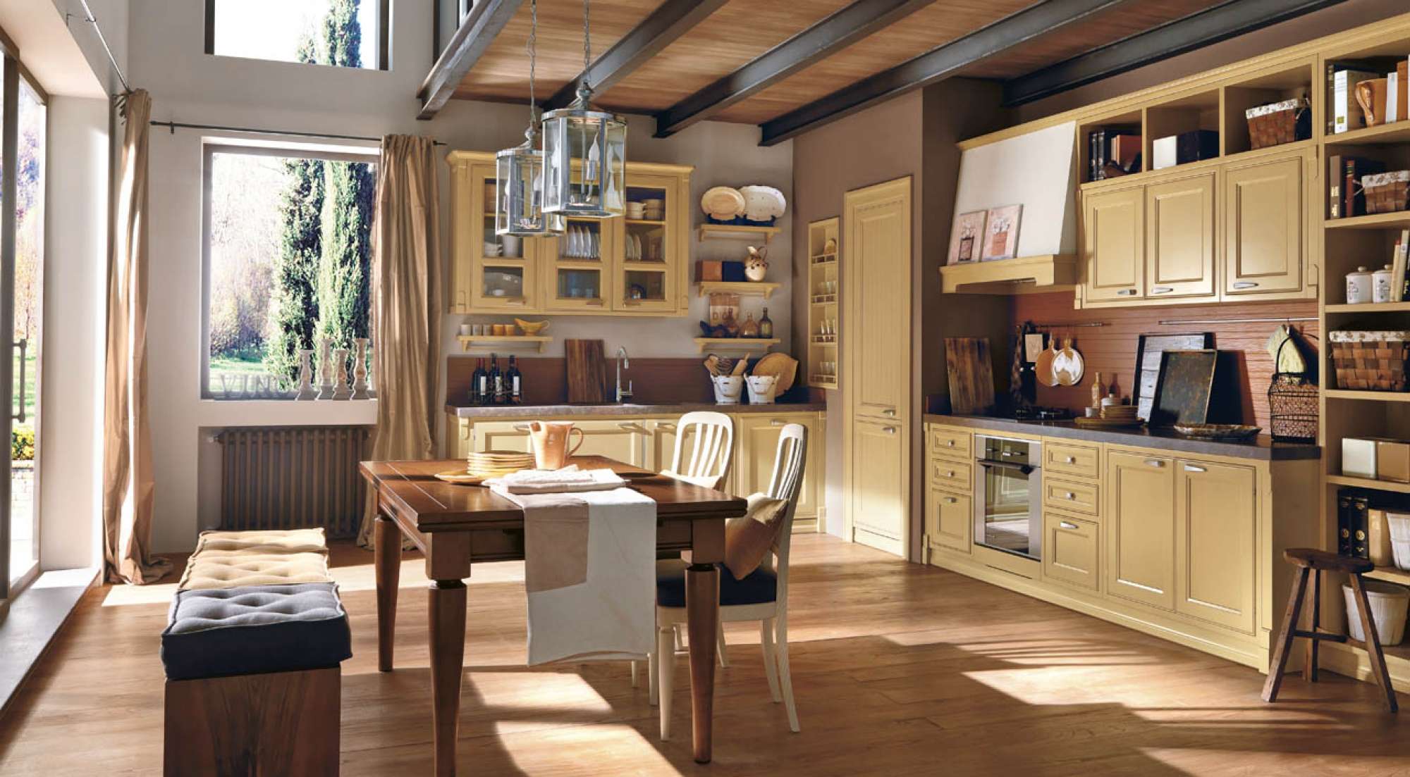 Cucina su misura in legno massiccio senape con top in quarzite, design Martini Verona