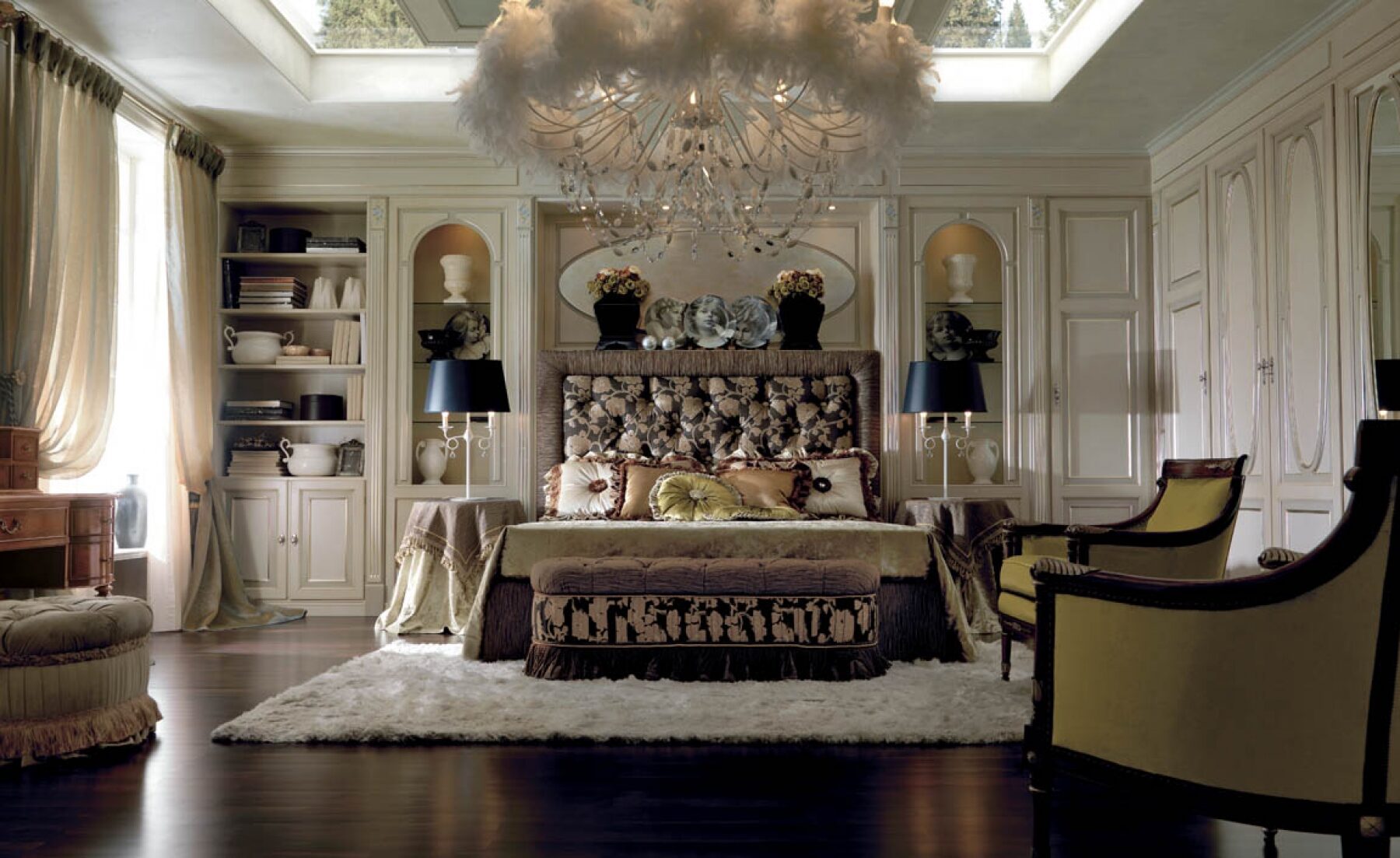 Camera da letto su misura di lusso classica con intagli a mano, design Martini Verona