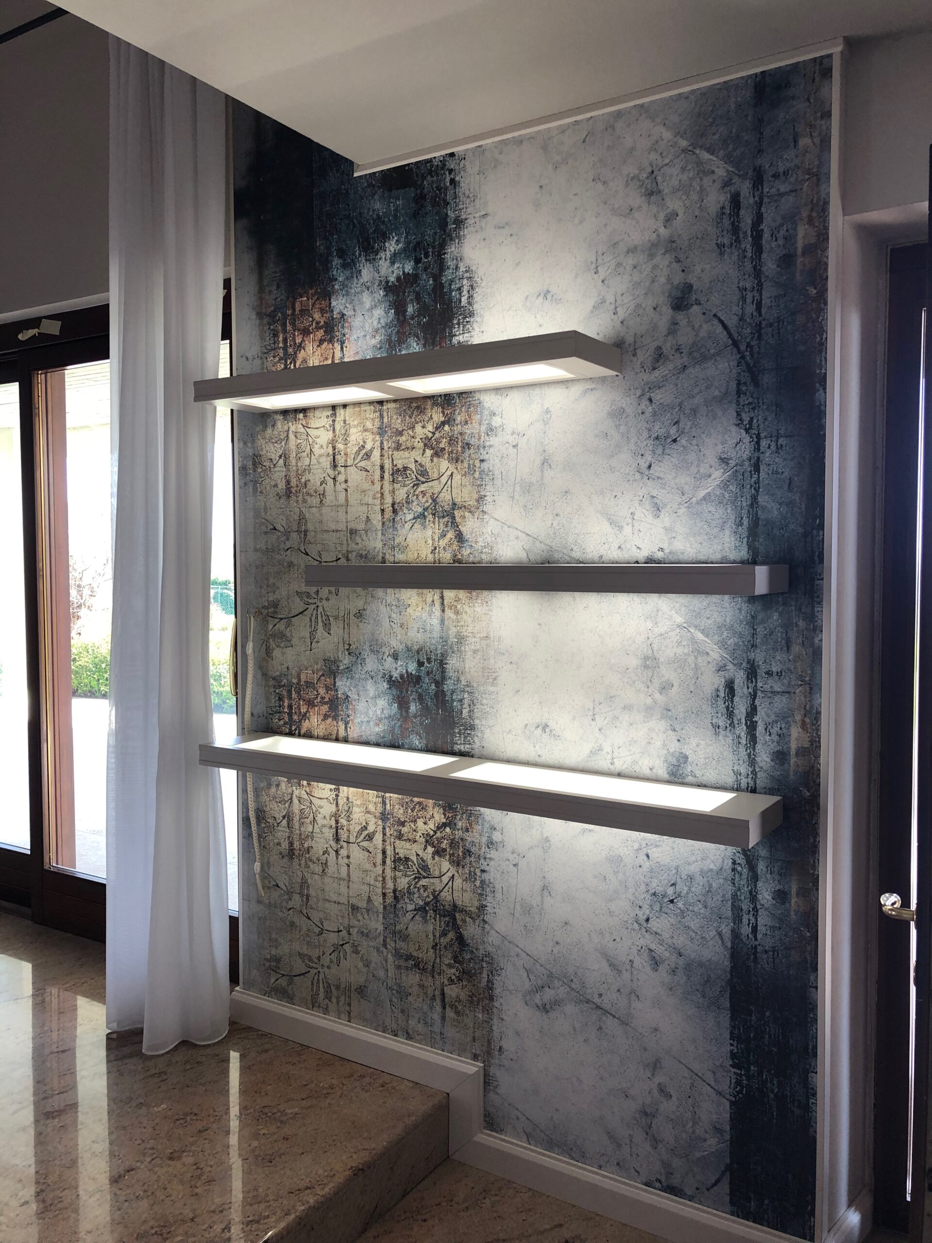 Libreria e parete attrezzata su misura realizzata da Martini Verona a Illasi, Verona