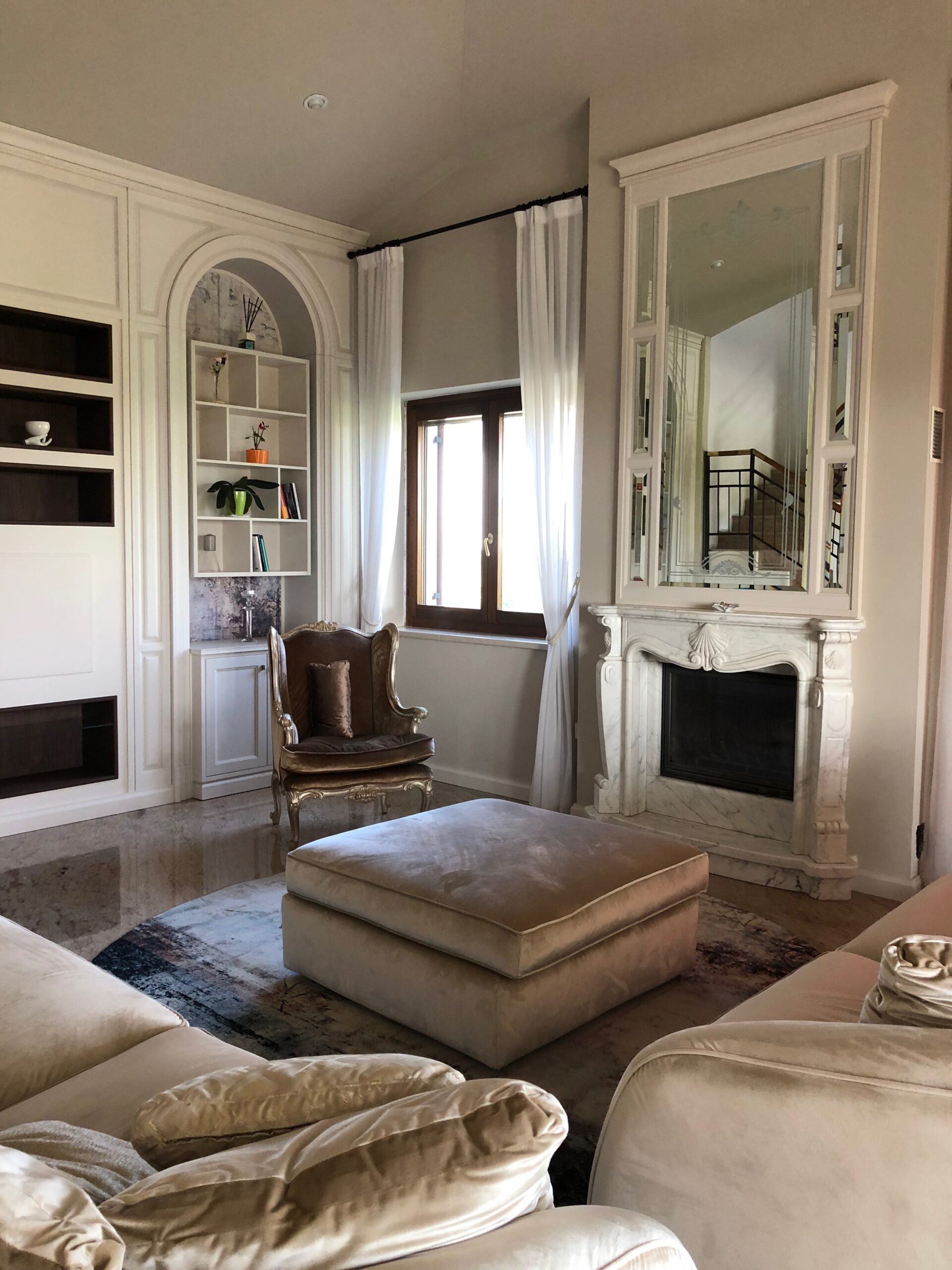 Arredamento su misura realizzato da Martini Verona a Illasi, Verona, con zona living e pareti attrezzate su disegno