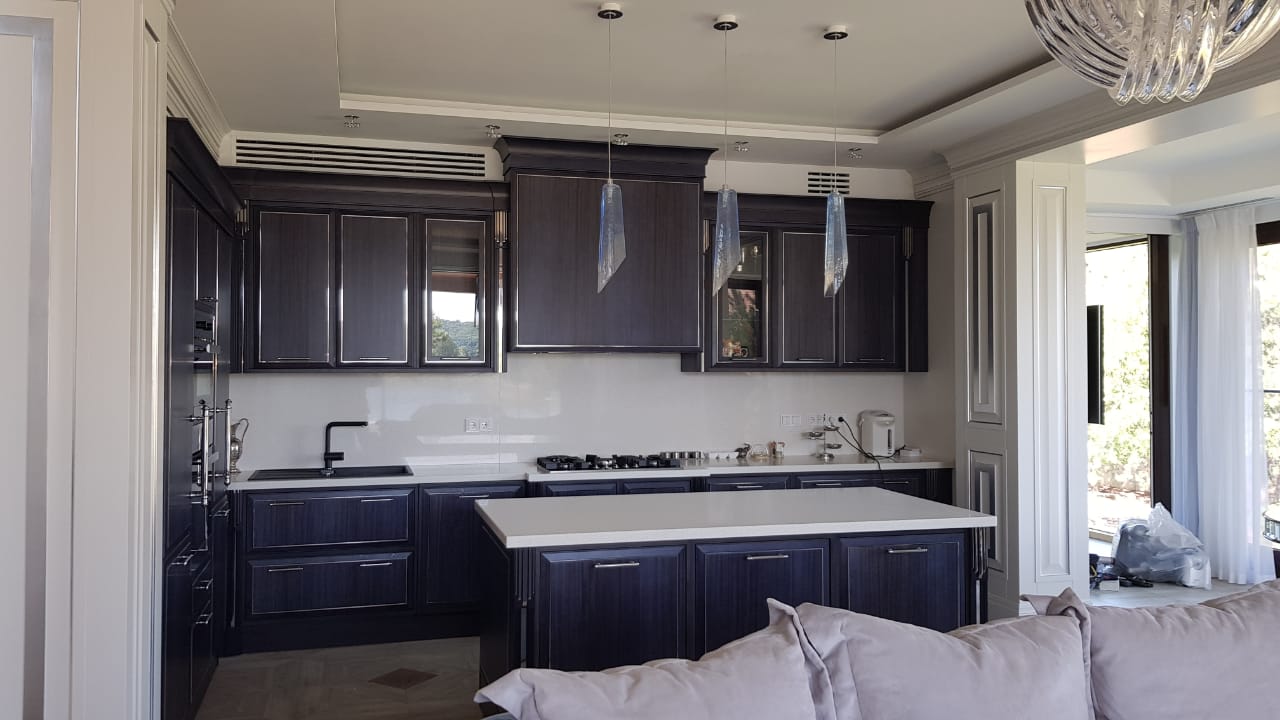 Cucina su misura realizzata da Martini Verona per residenza privata a Kazan, Russia